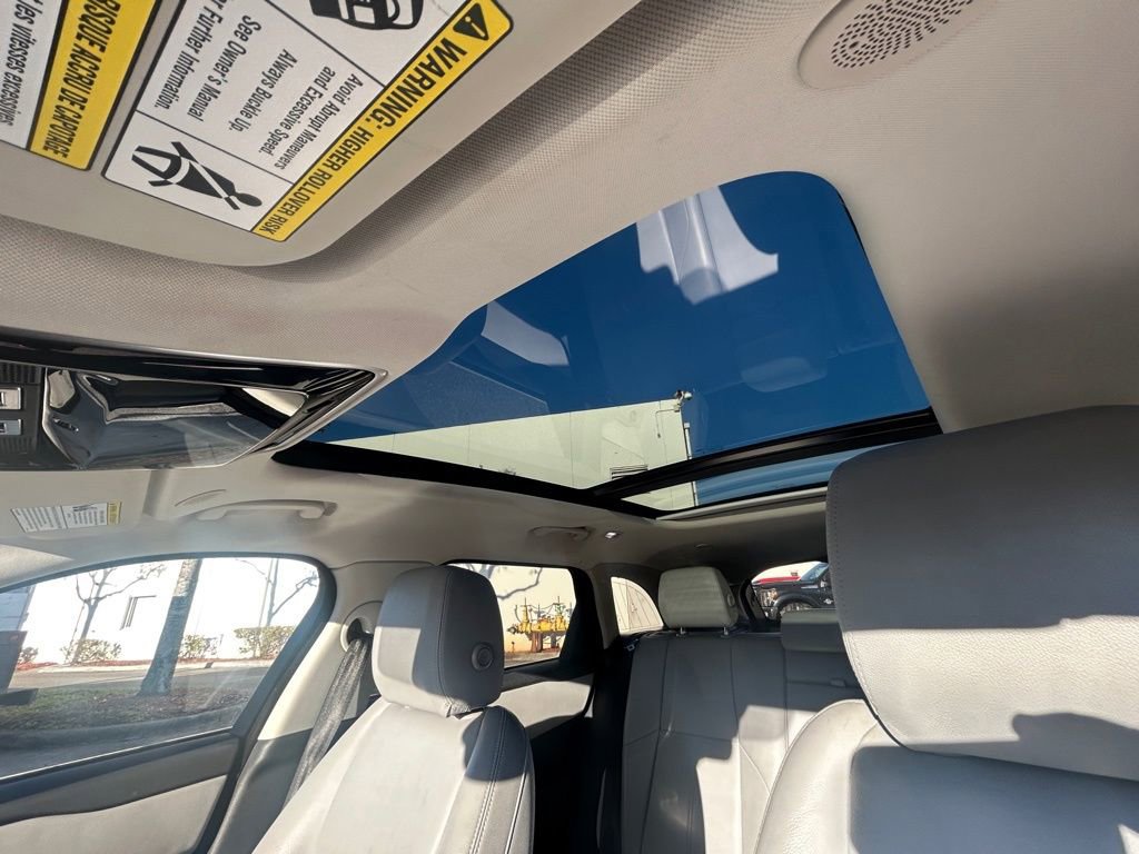 Used 2025 Land Rover Range Rover Velar Dynamic SE image 9