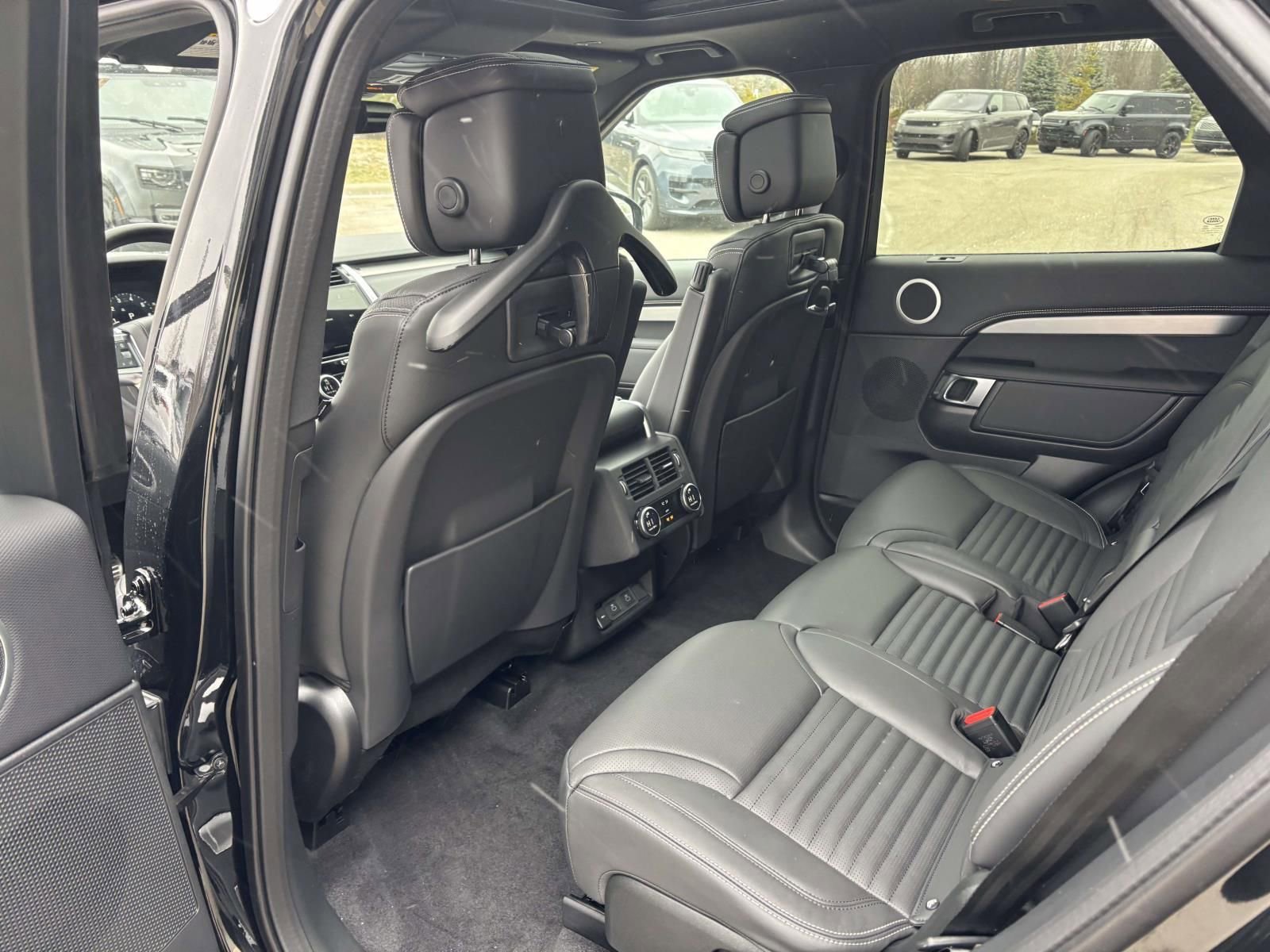 New 2026 Land Rover Discovery Limited Edition AWD/4WD image 23