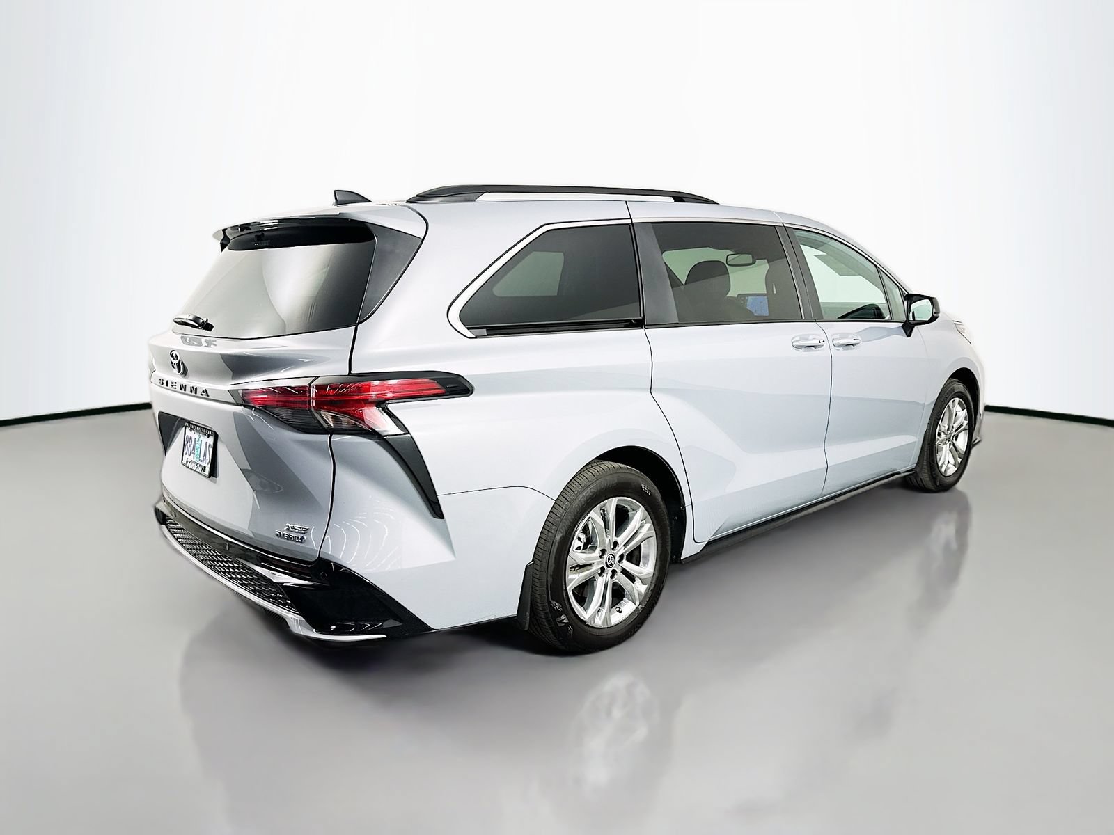 Certified 2023 Toyota Sienna XSE w/ XSE Plus Package AWD/4WD image 7