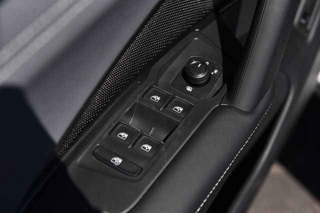 New 2026 Volkswagen Tiguan SE R-Line AWD/4WD image 8