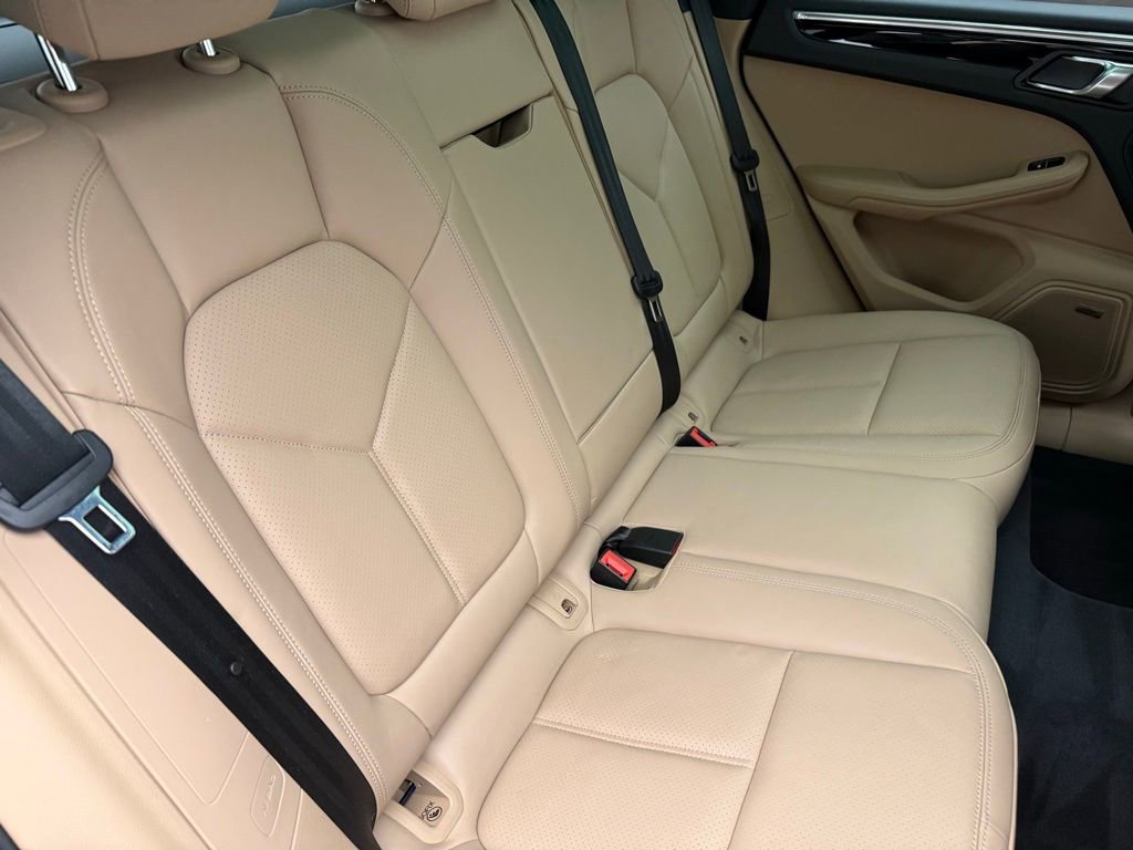 Used 2025 Porsche Macan image 30
