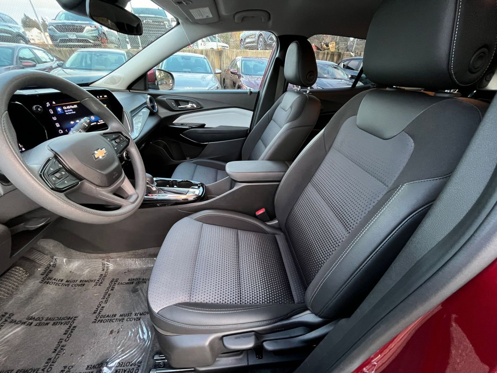 Used 2025 Chevrolet Trax LT FWD image 28