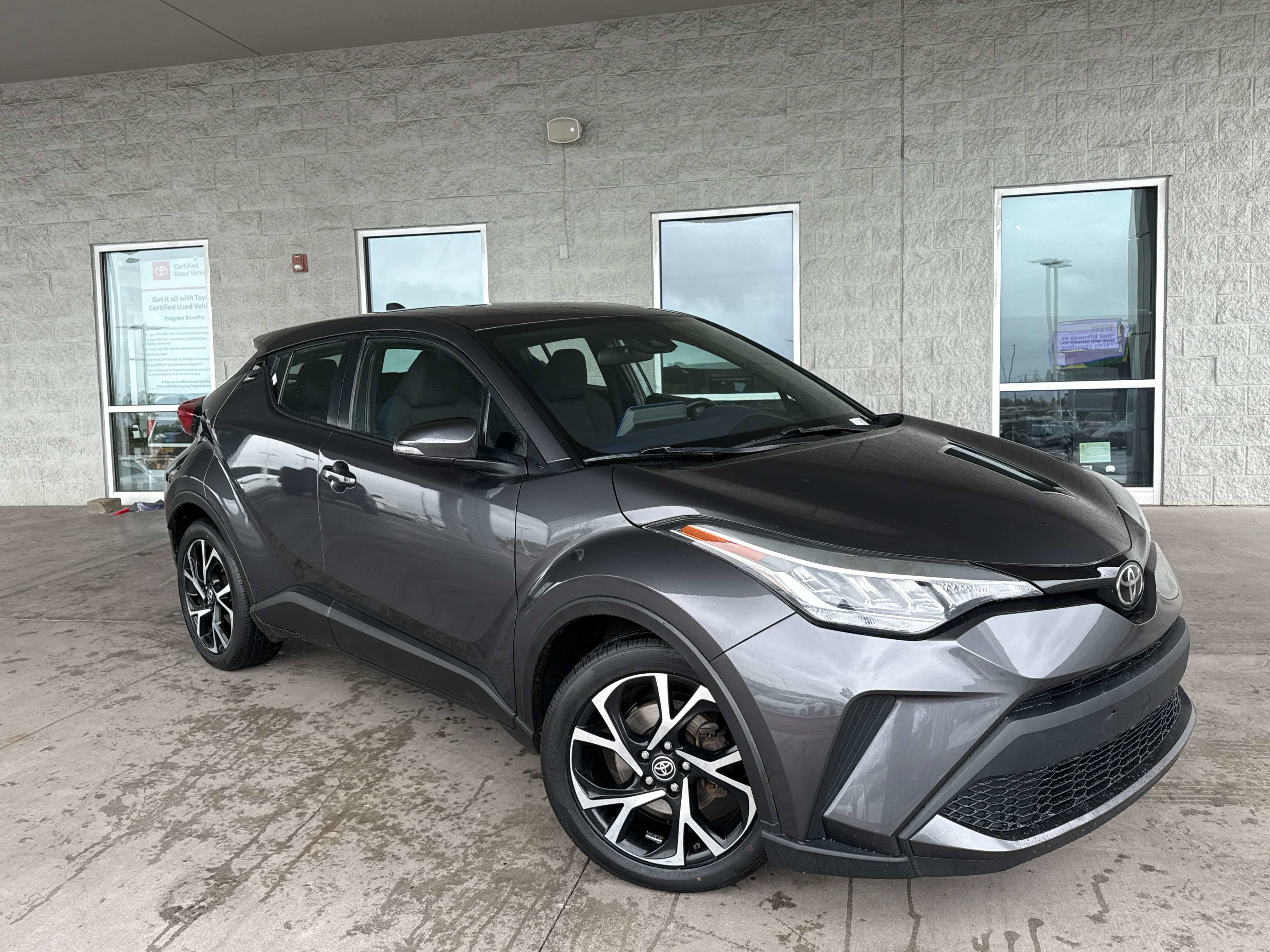 Used 2022 Toyota C-HR XLE FWD image 1