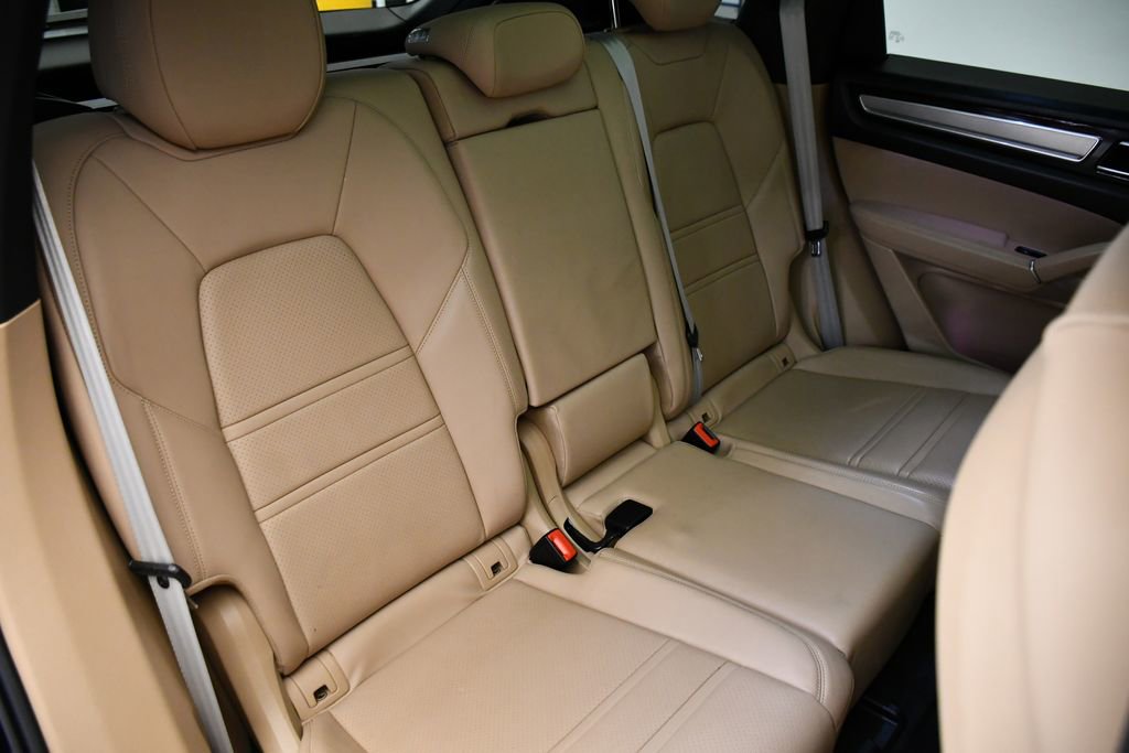 Used 2022 Porsche Cayenne Platinum Edition image 54