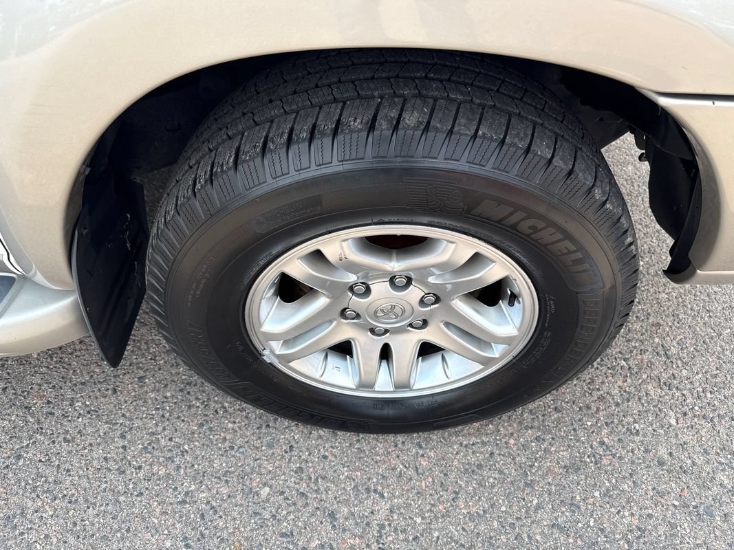 Used 2004 Toyota Sequoia SR5 AWD/4WD image 15