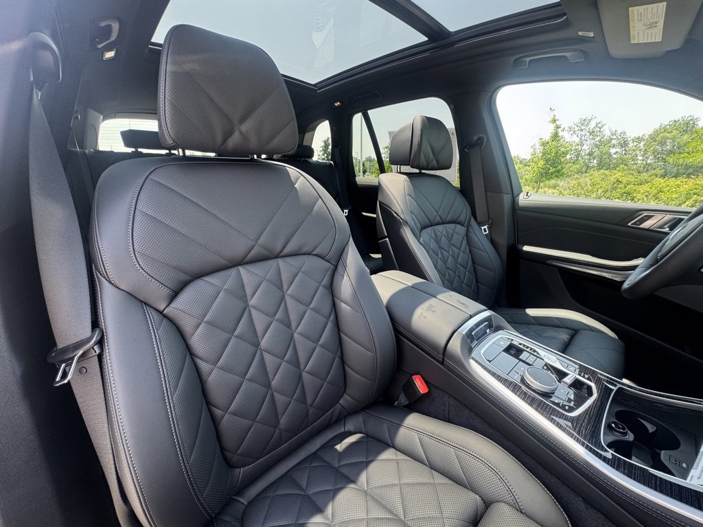 Used 2026 BMW X5 xDrive40i w/ M Sport Package image 24