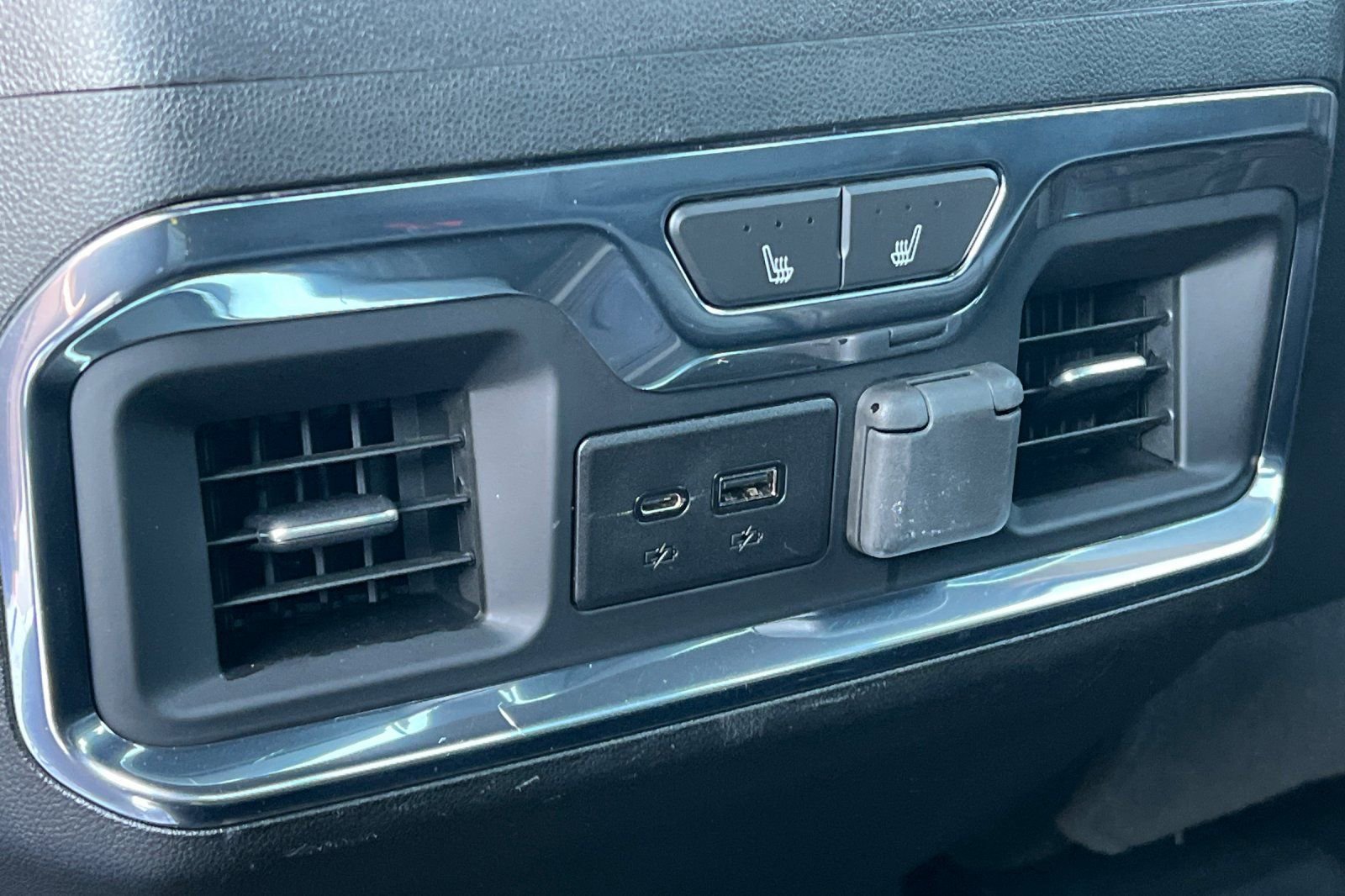 Used 2023 GMC Sierra 3500 SLT w/ SLT Premium Package image 16