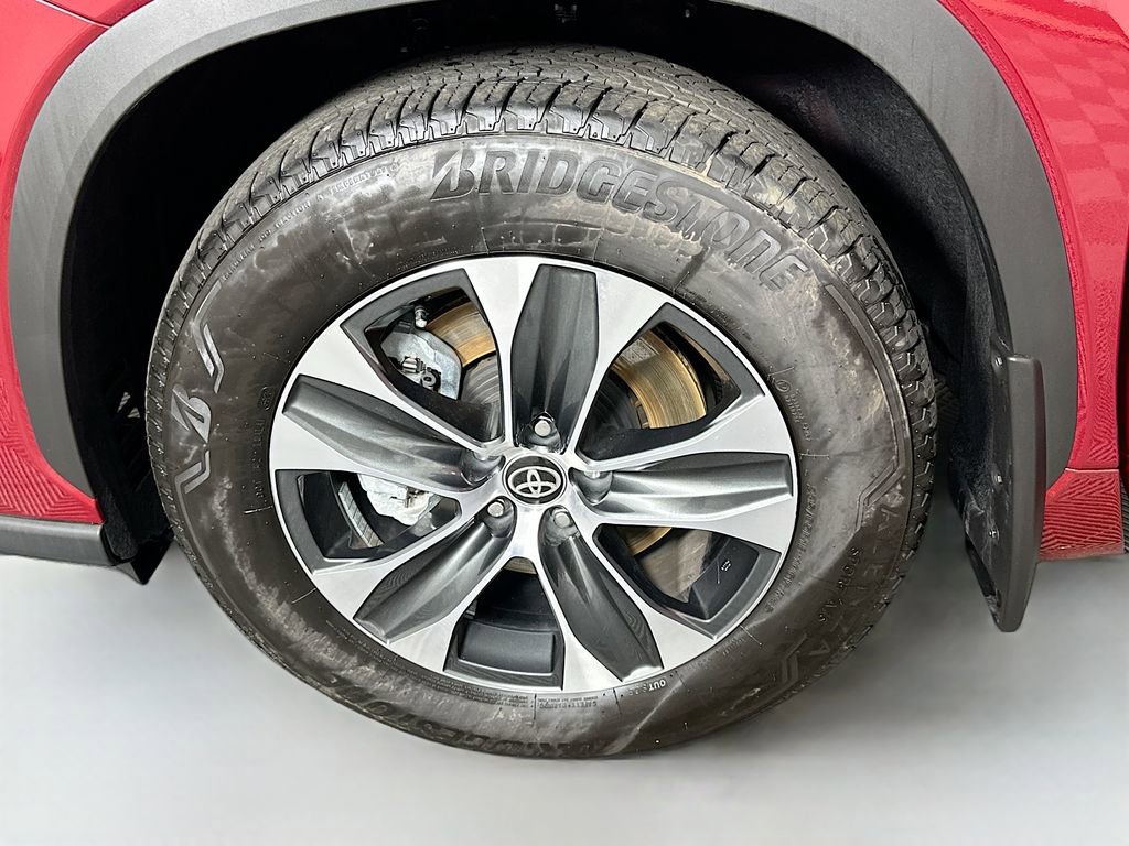 Certified 2026 Toyota Highlander XLE AWD/4WD image 32