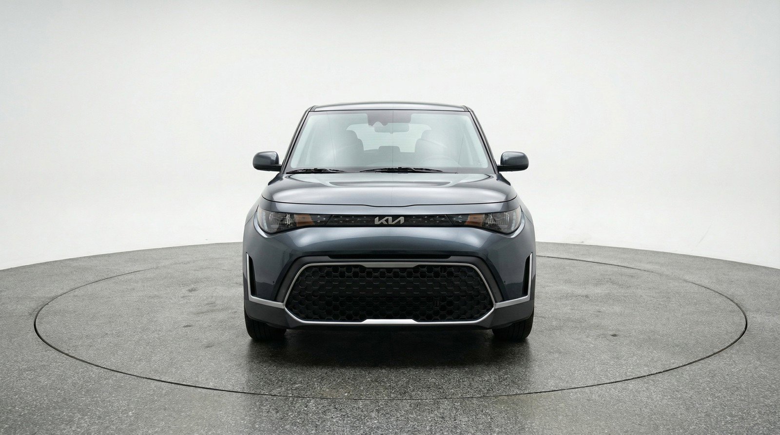 Used 2025 Kia Soul LX w/ LX Technology Package FWD image 2