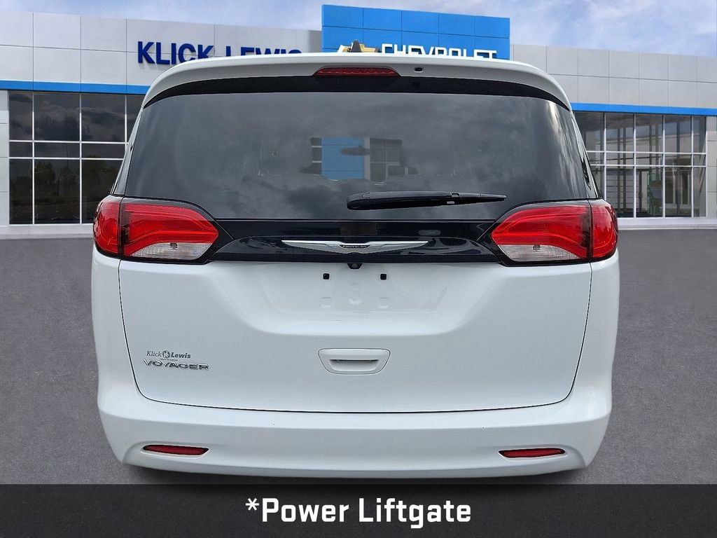 Used 2022 Chrysler Voyager LX image 5