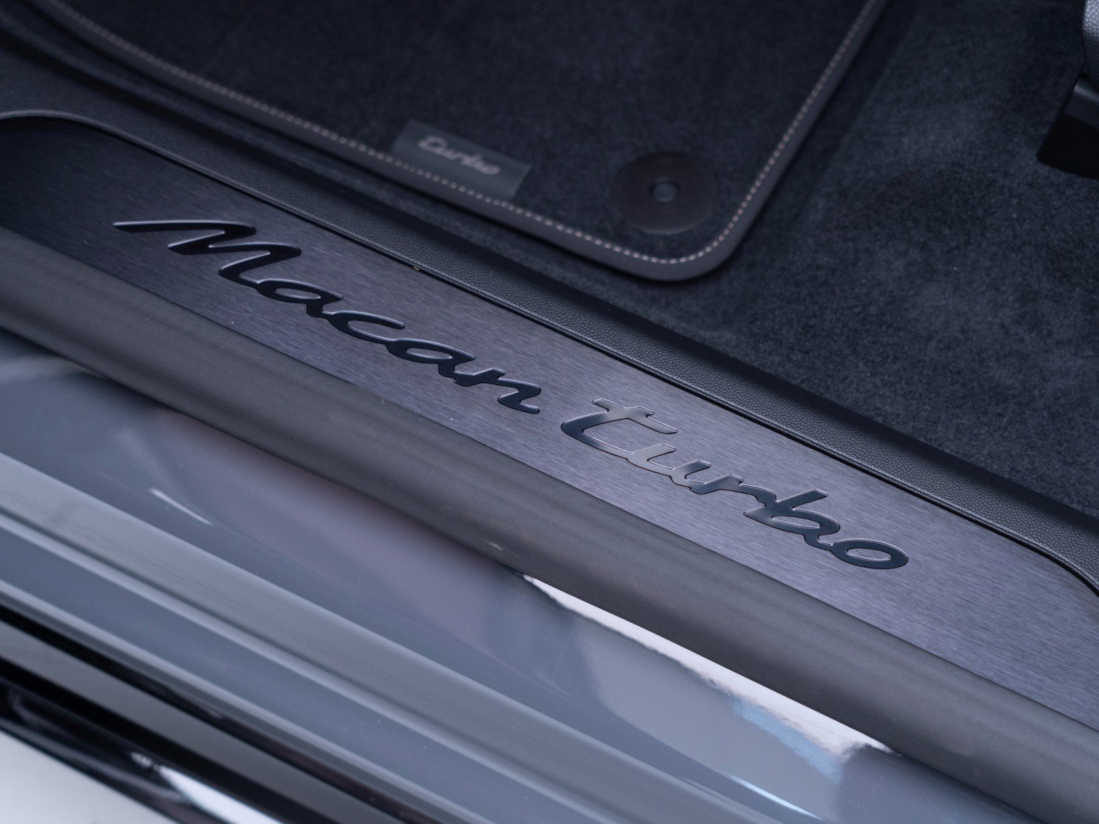 New 2026 Porsche Macan Turbo Electric AWD/4WD image 15