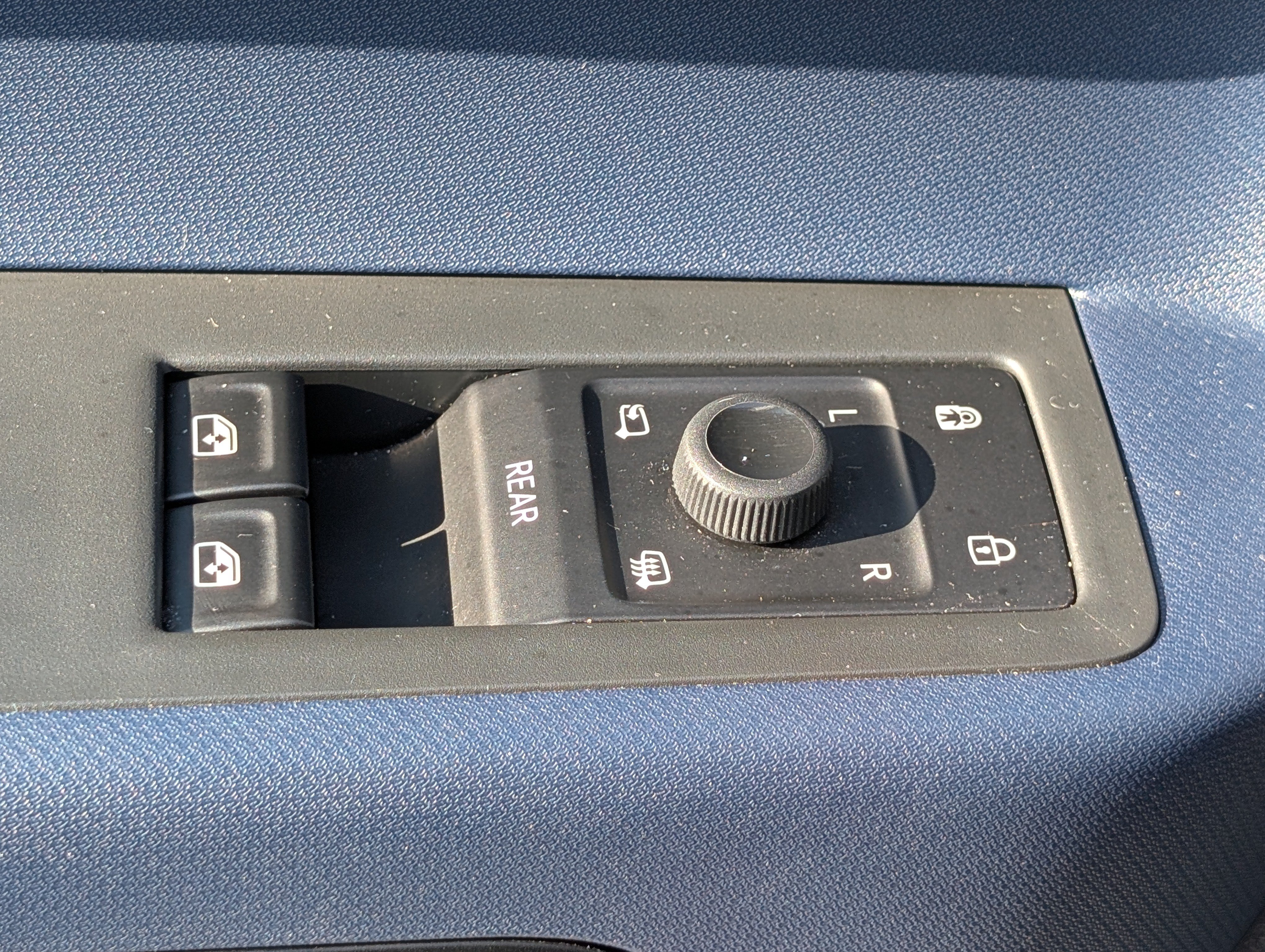 Used 2025 Volkswagen ID. Buzz Pro S Plus RWD image 20