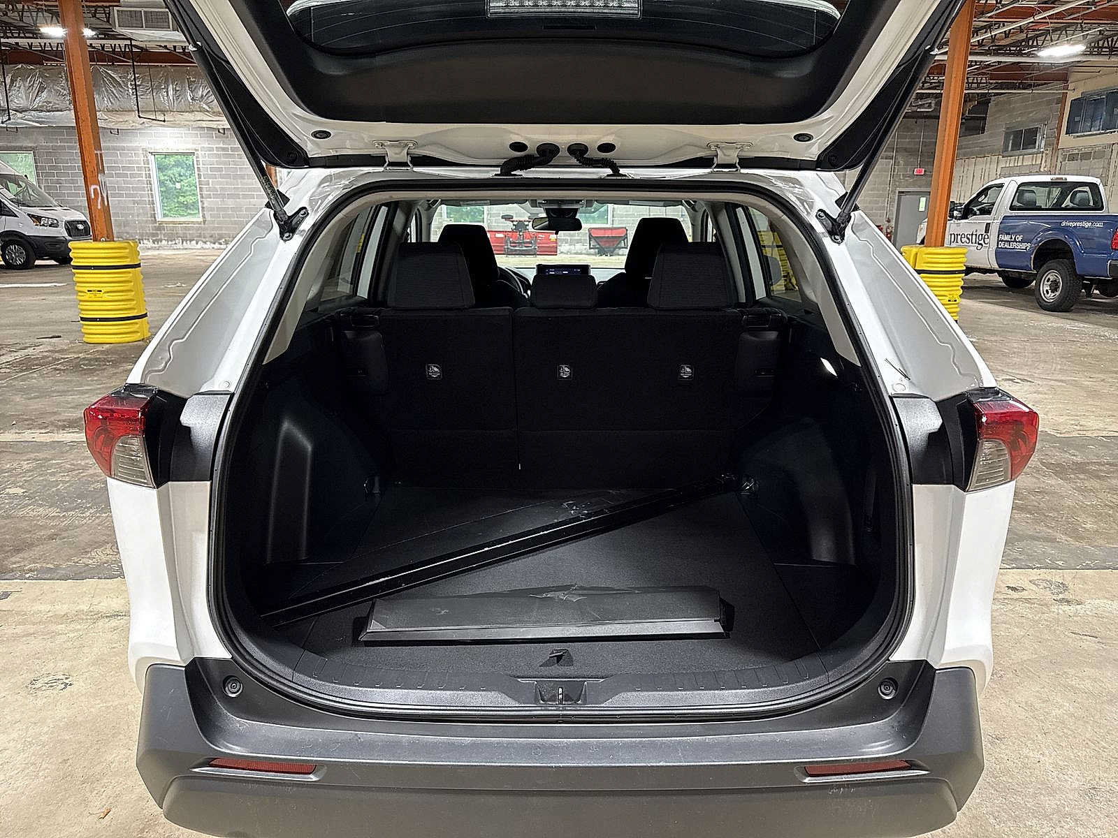 Used 2023 Toyota RAV4 LE AWD/4WD image 11