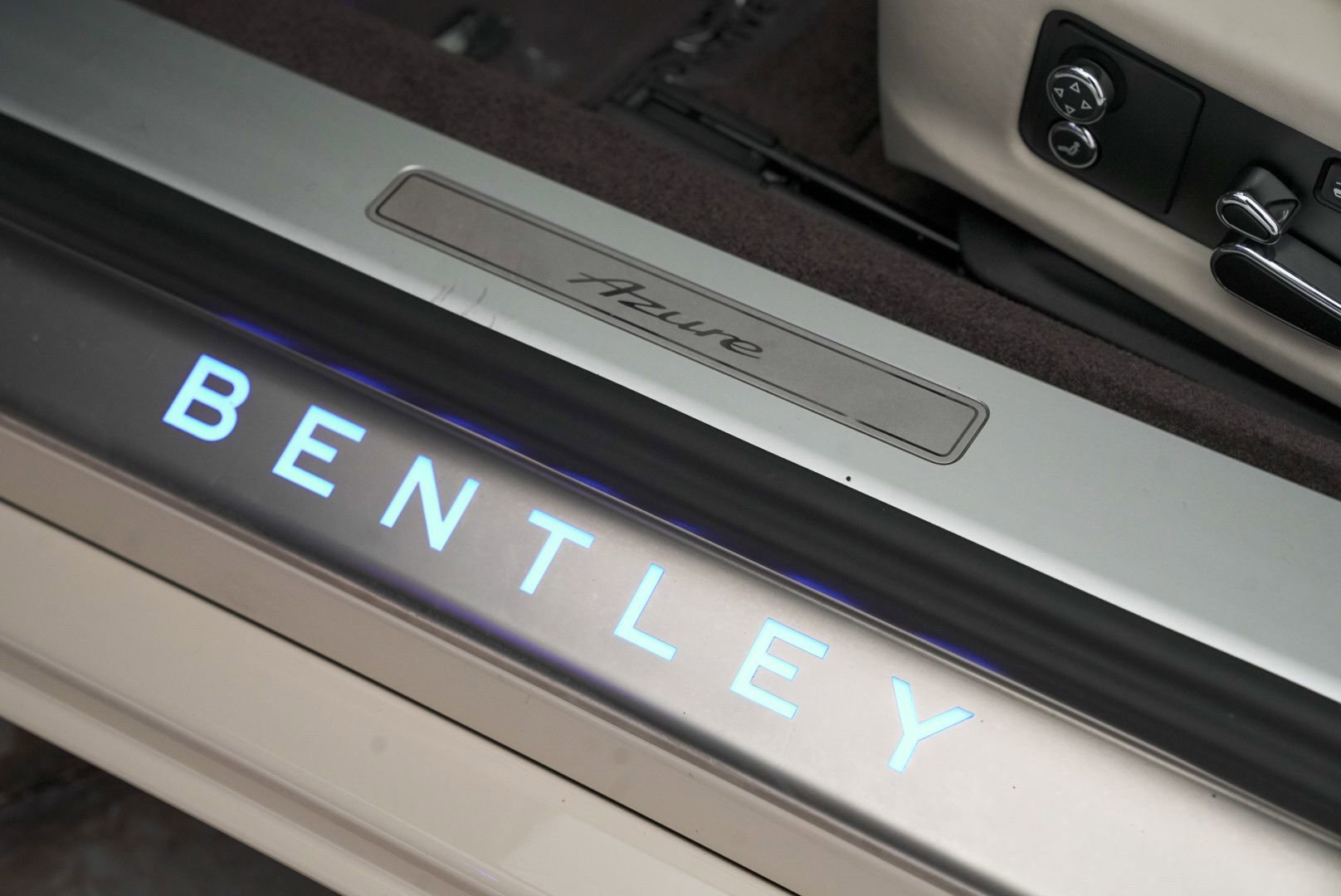 Used 2023 Bentley Continental GT Azure image 10