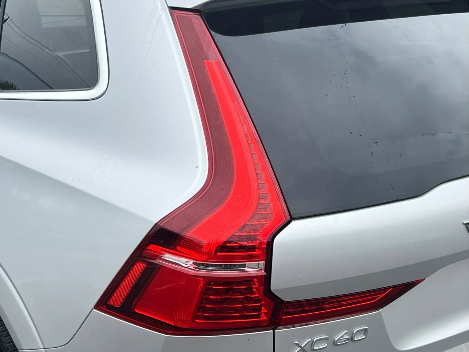 Used 2019 Volvo XC60 T5 Momentum w/ Multimedia Package AWD/4WD image 34