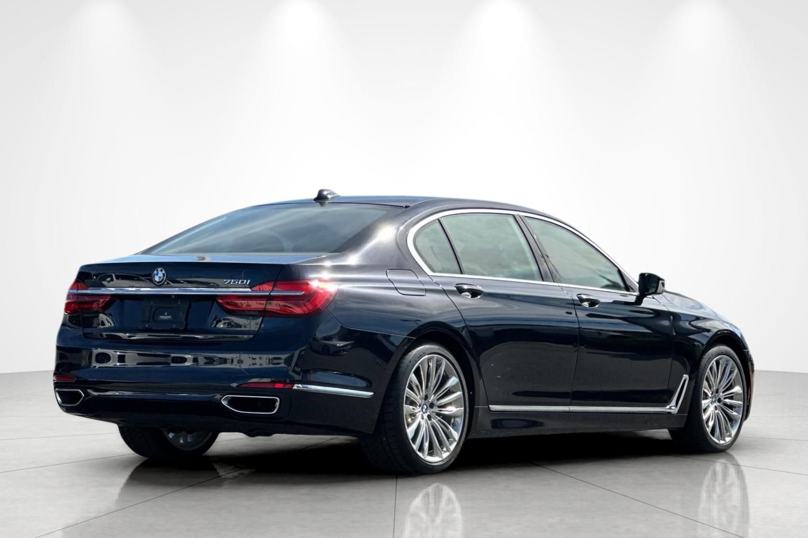 Used 2018 BMW 750i 750i image 4
