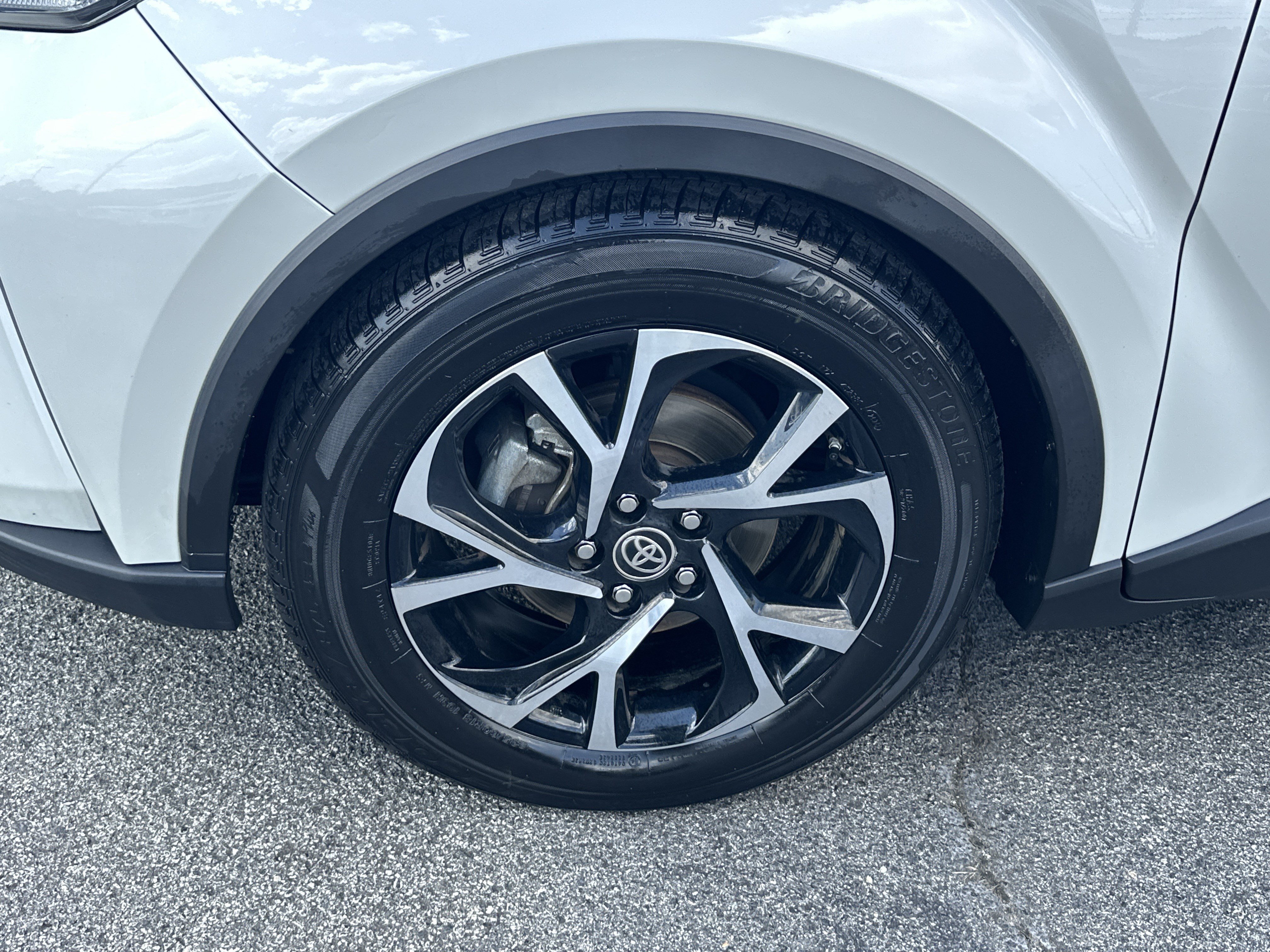 Used 2021 Toyota C-HR XLE FWD image 11