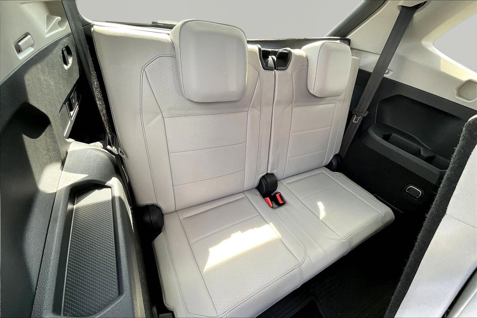 Used 2021 Volkswagen Tiguan SE FWD image 25