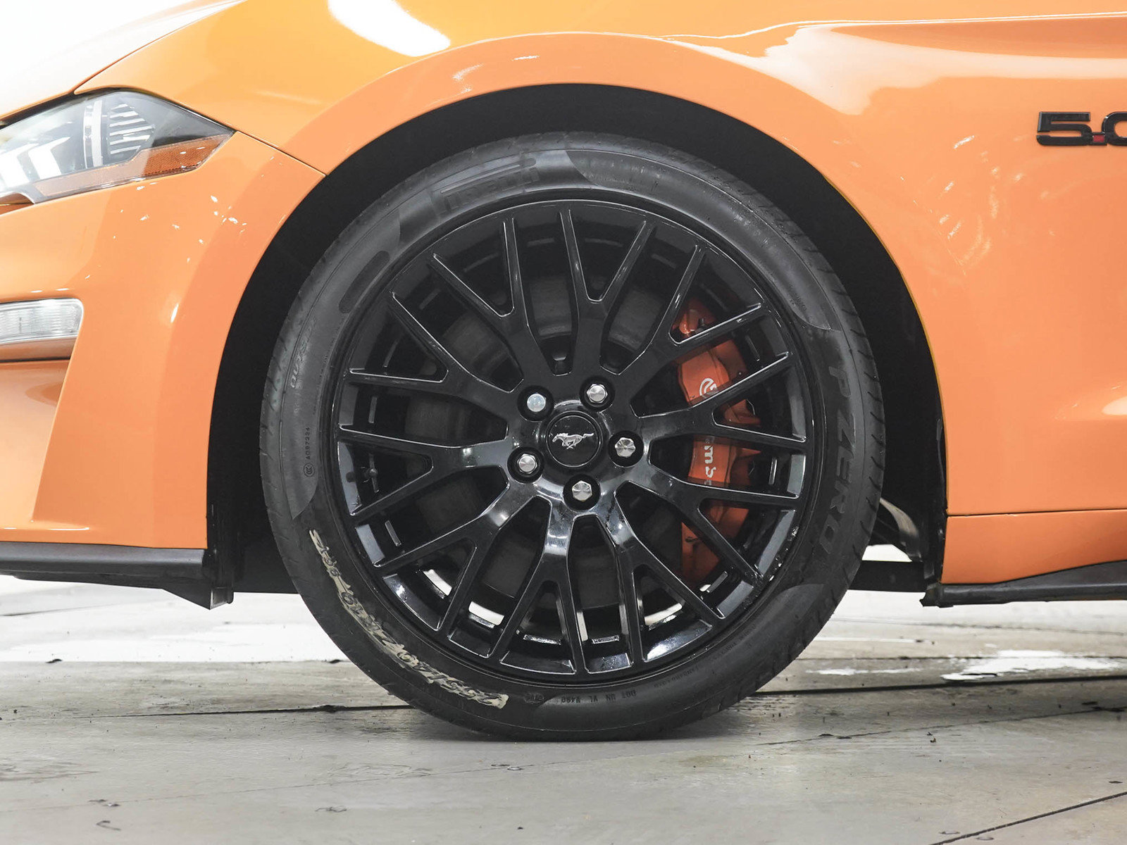 Used 2018 Ford Mustang GT Premium w/ GT Performance Package RWD image 30