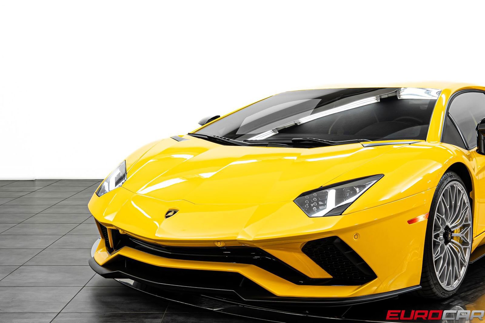 Used 2018 Lamborghini Aventador S image 14