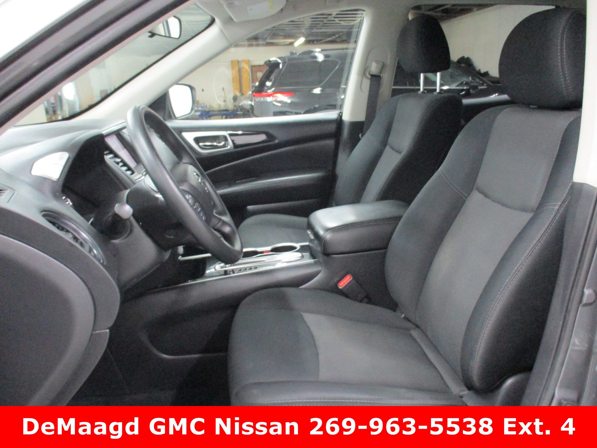 Used 2019 Nissan Pathfinder S image 13