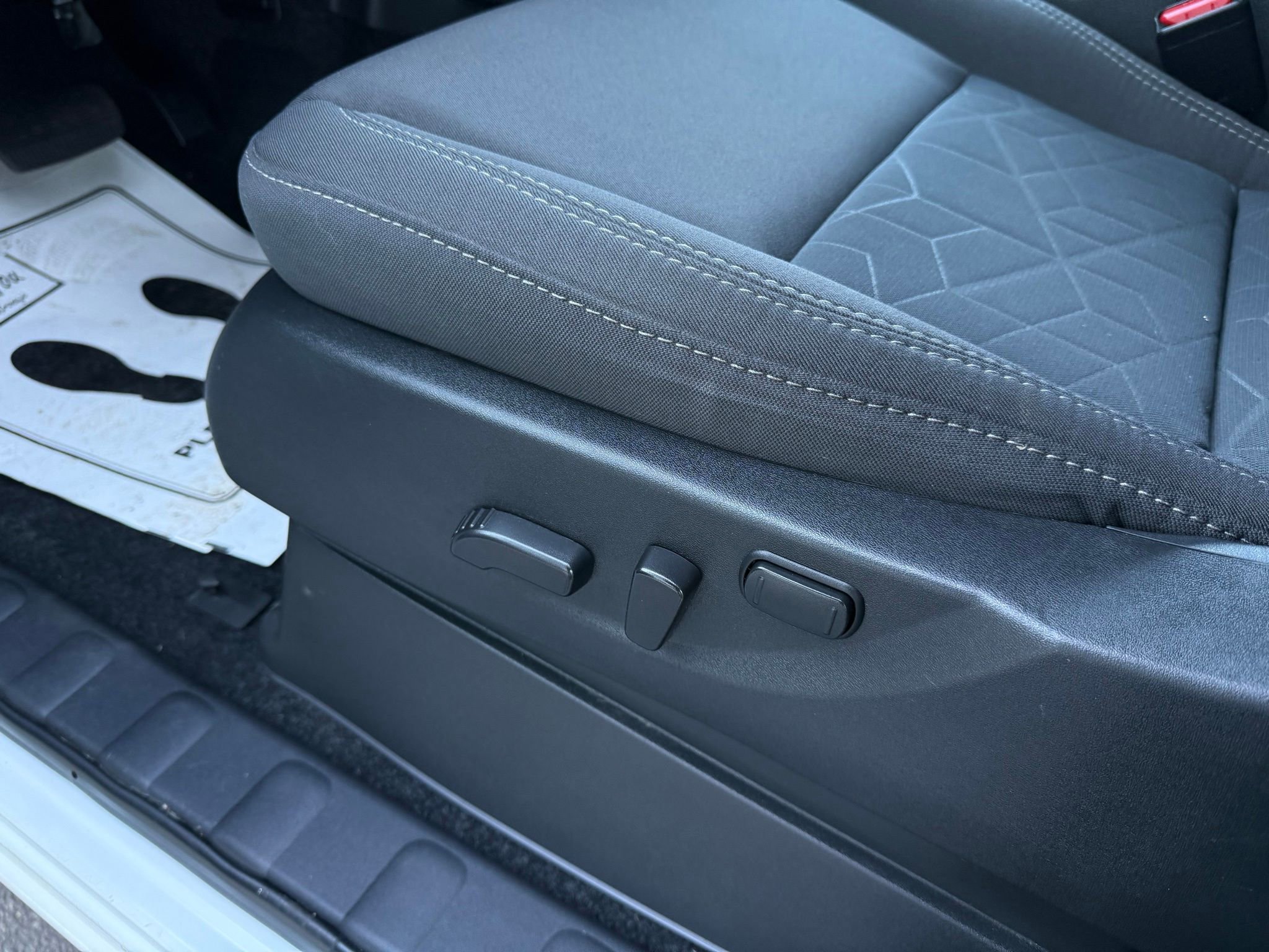 Used 2025 Nissan Frontier SV image 32