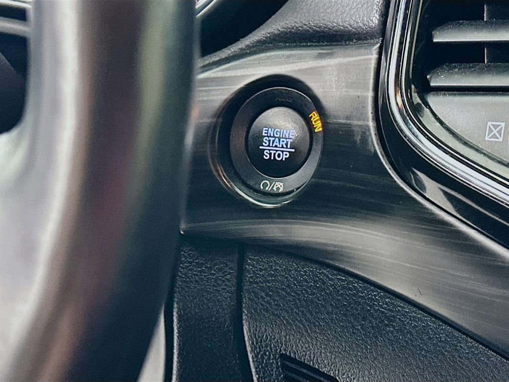 Certified 2022 Jeep Grand Cherokee Laredo X image 24