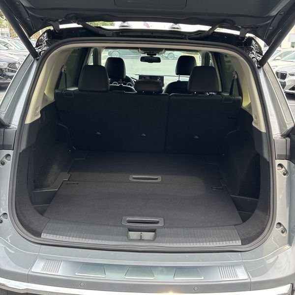 Used 2025 Nissan Rogue Platinum w/ Tech Package FWD image 10