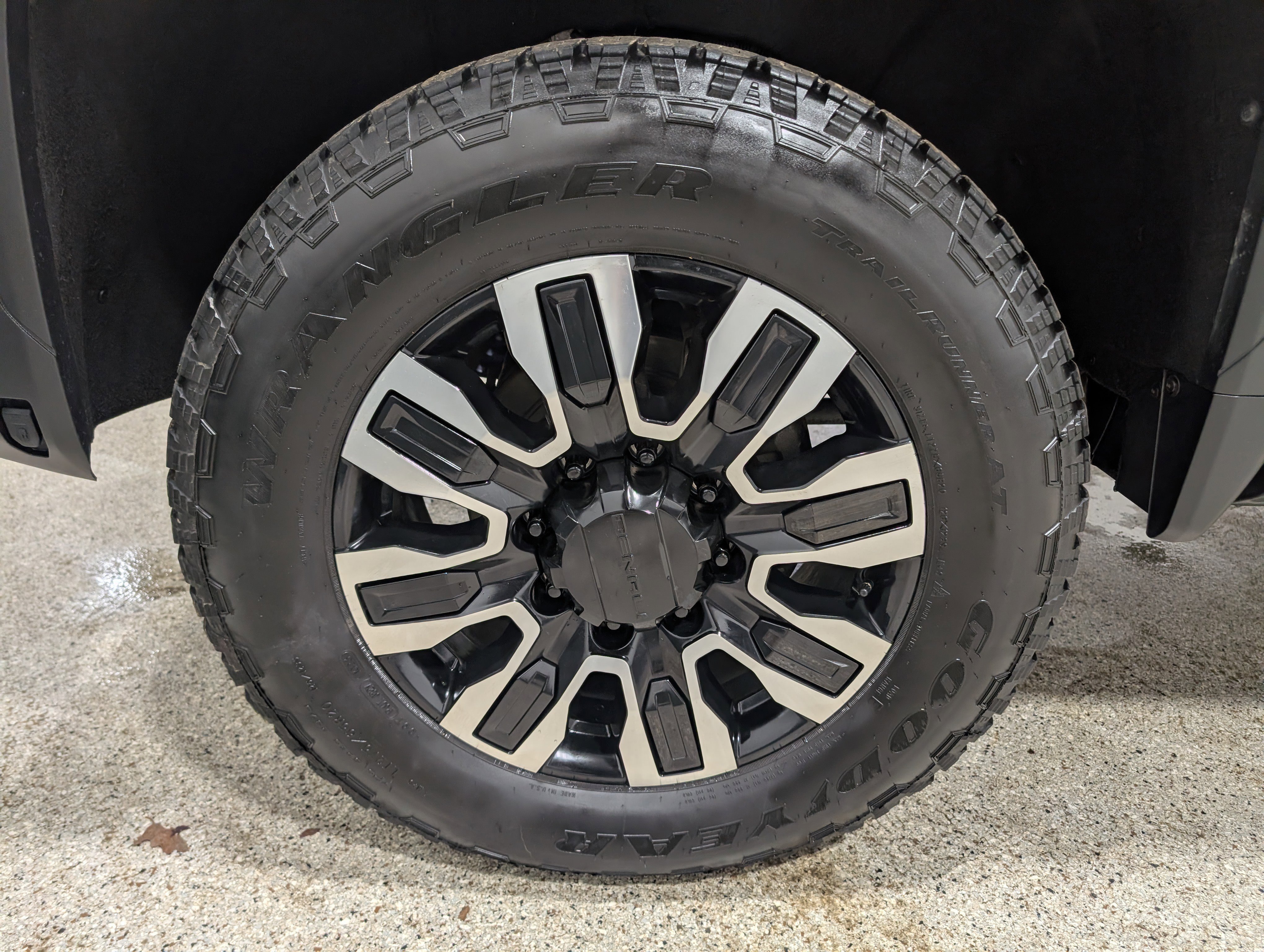 Used 2024 GMC Sierra 3500 Denali Ultimate AWD/4WD image 12