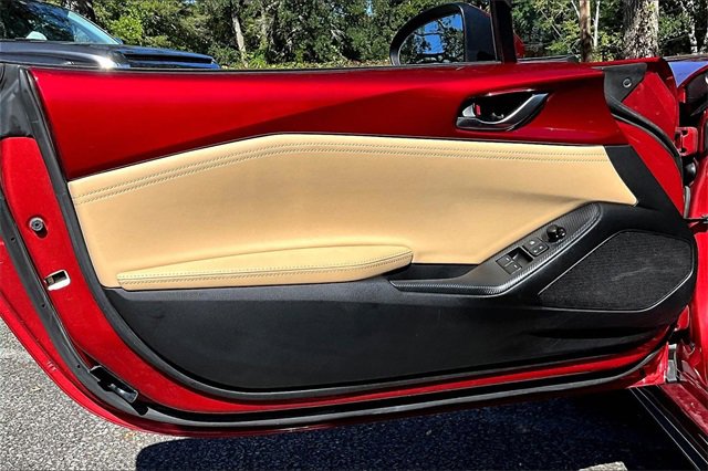 Used 2019 MAZDA MX-5 Miata RF Grand Touring image 16