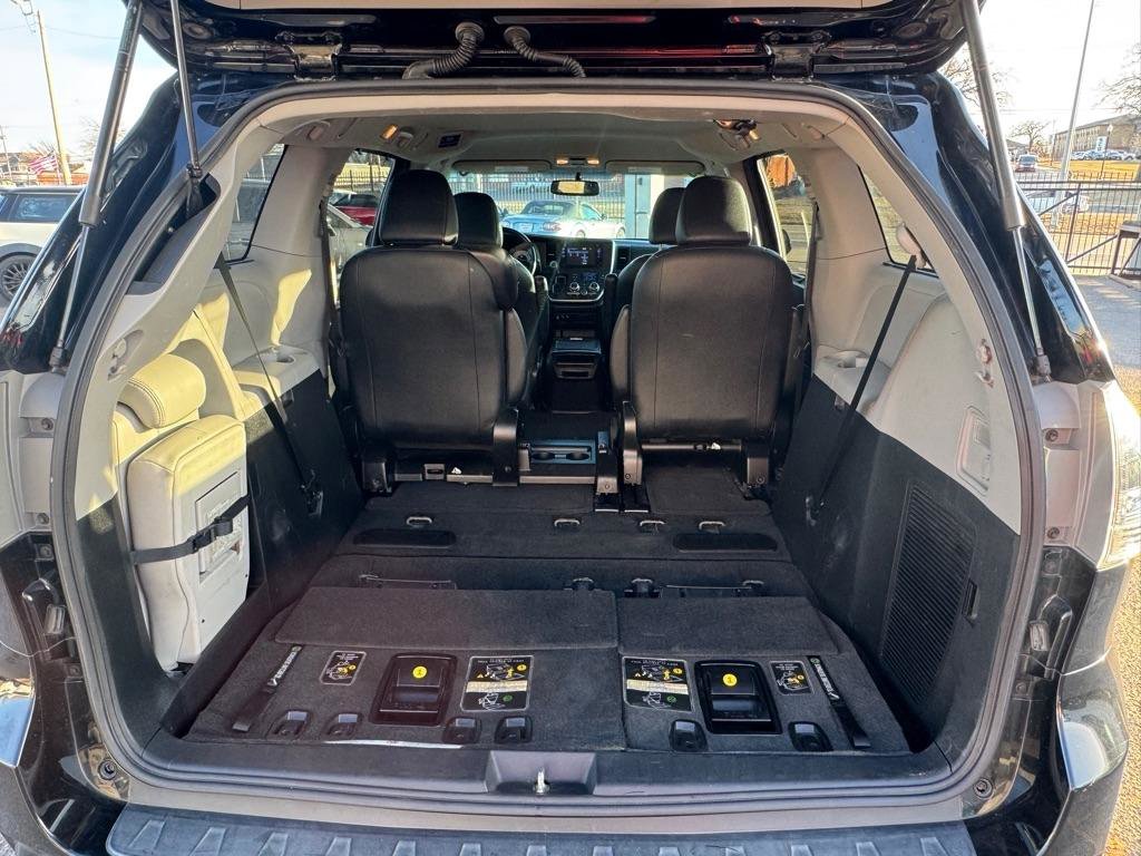 Used 2017 Toyota Sienna SE image 15