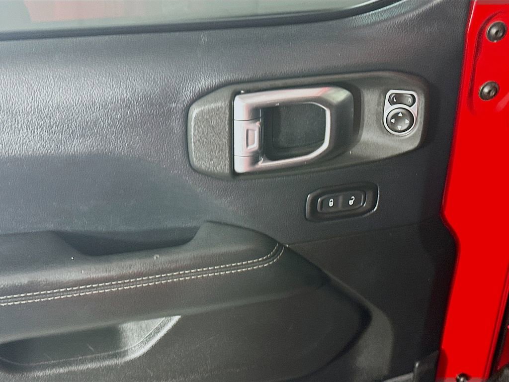 Used 2019 Jeep Wrangler Unlimited Sahara image 25