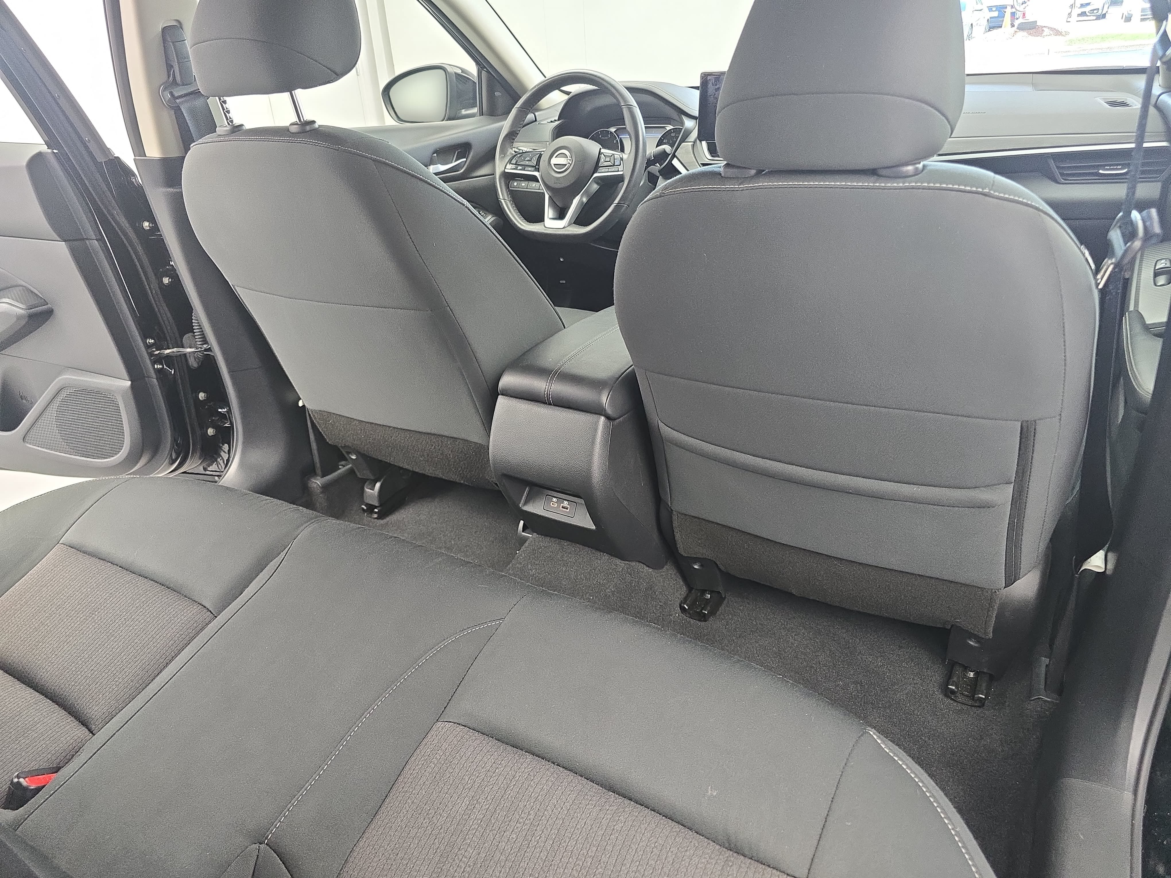 Used 2024 Nissan Altima 2.5 SV w/ SV Premium Package FWD image 11