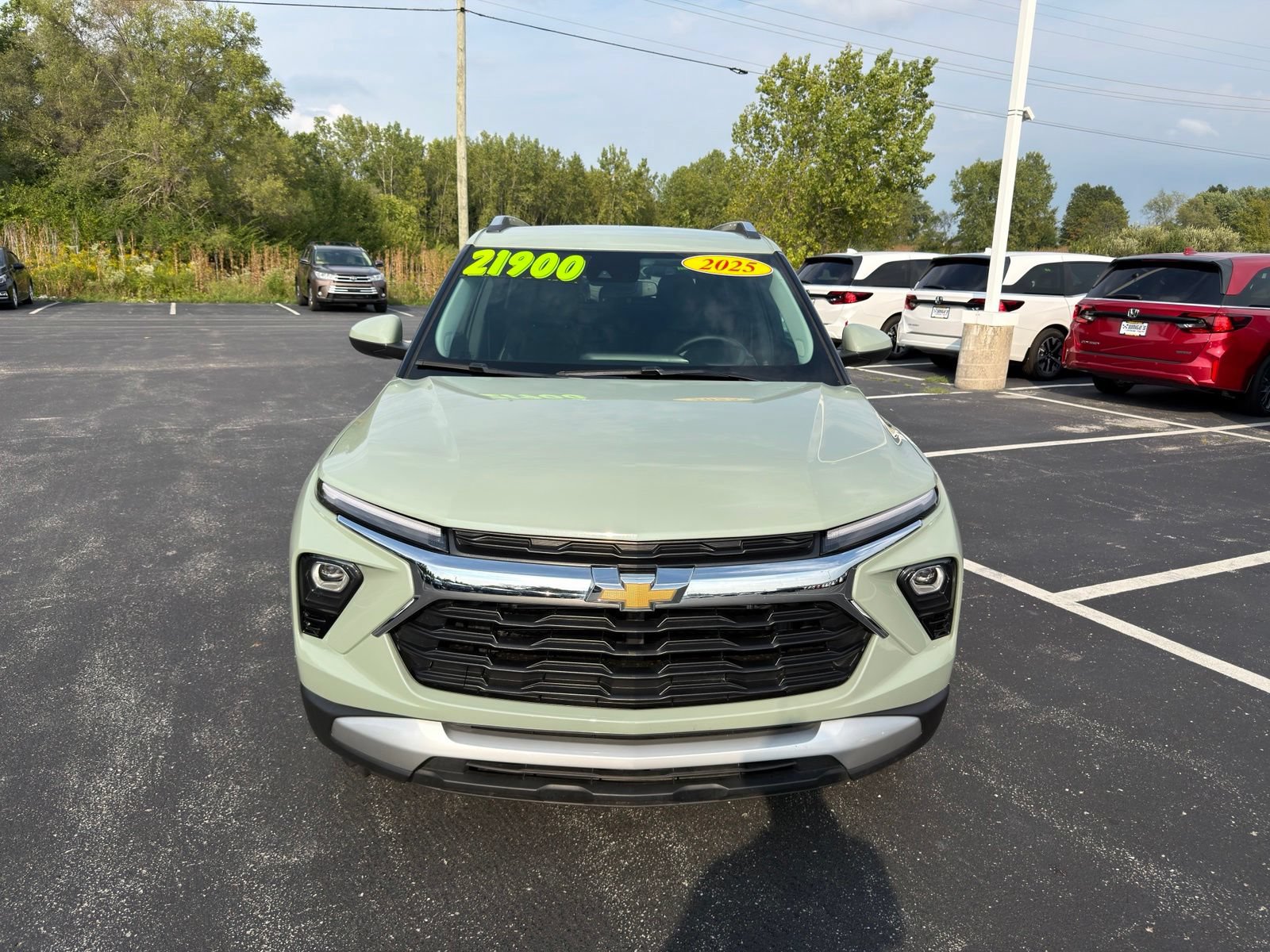 Used 2025 Chevrolet TrailBlazer LT w/ LT Cold Weather Package FWD image 10
