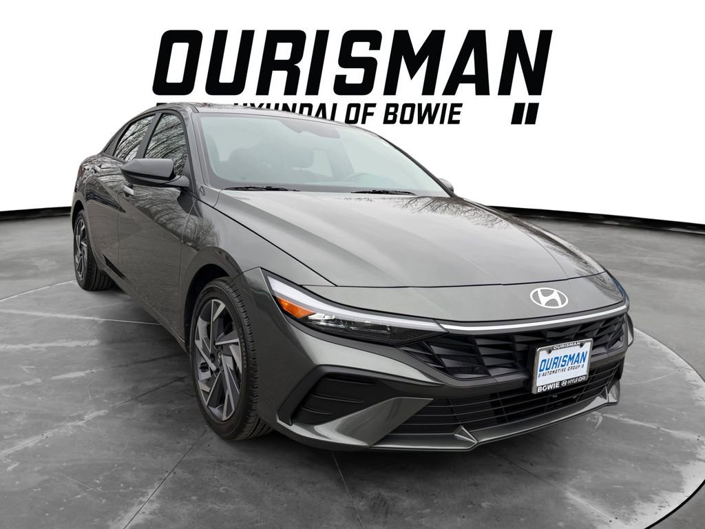 Used 2025 Hyundai Elantra Sport image 1