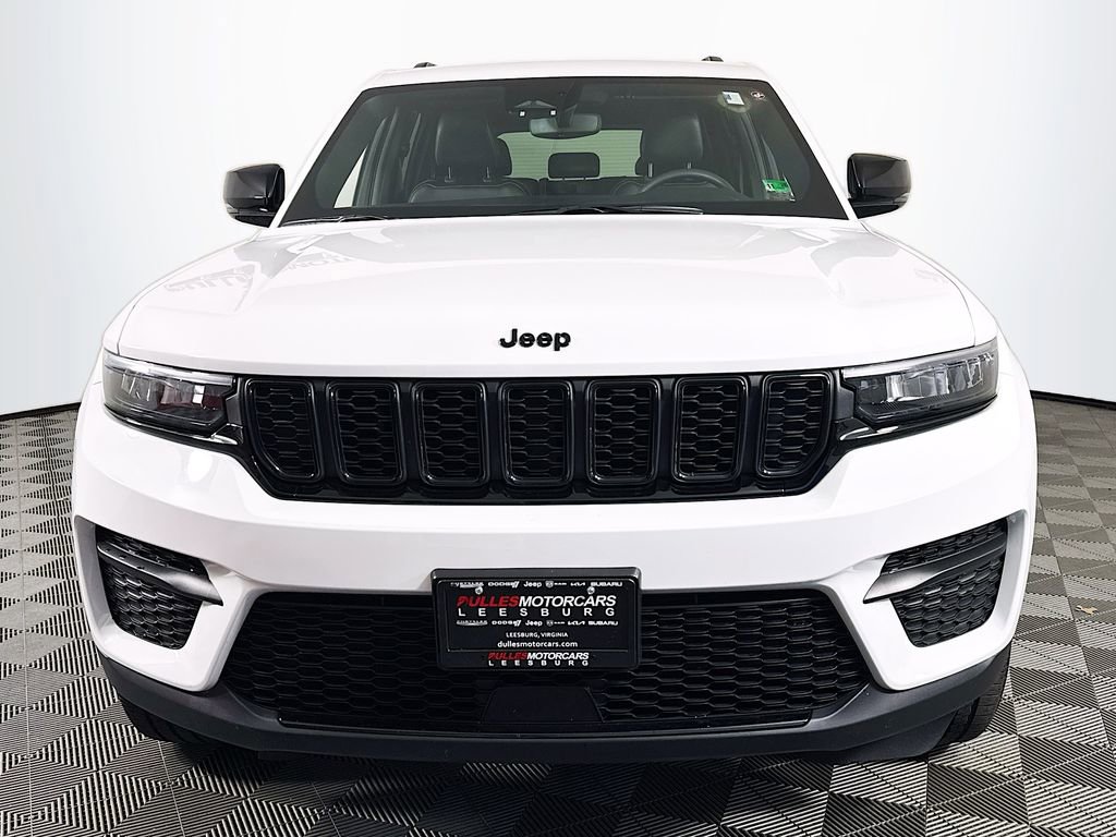 Used 2023 Jeep Grand Cherokee Altitude image 2