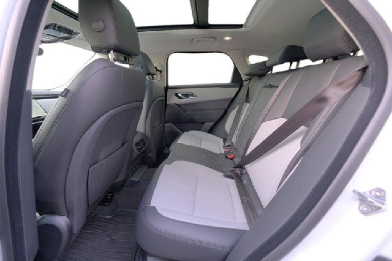 New 2025 Land Rover Range Rover Velar Dynamic SE image 14