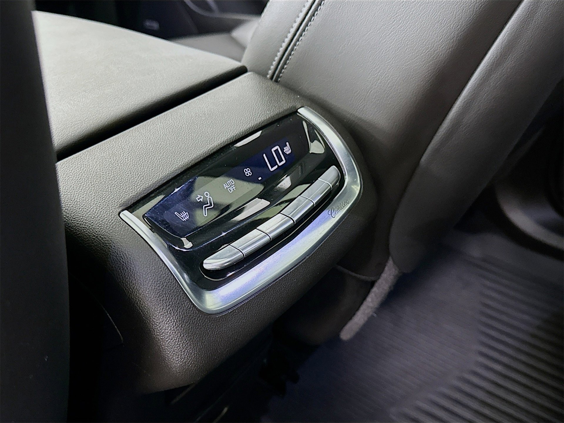 Used 2023 Cadillac XT6 Sport w/ Technology Package image 28