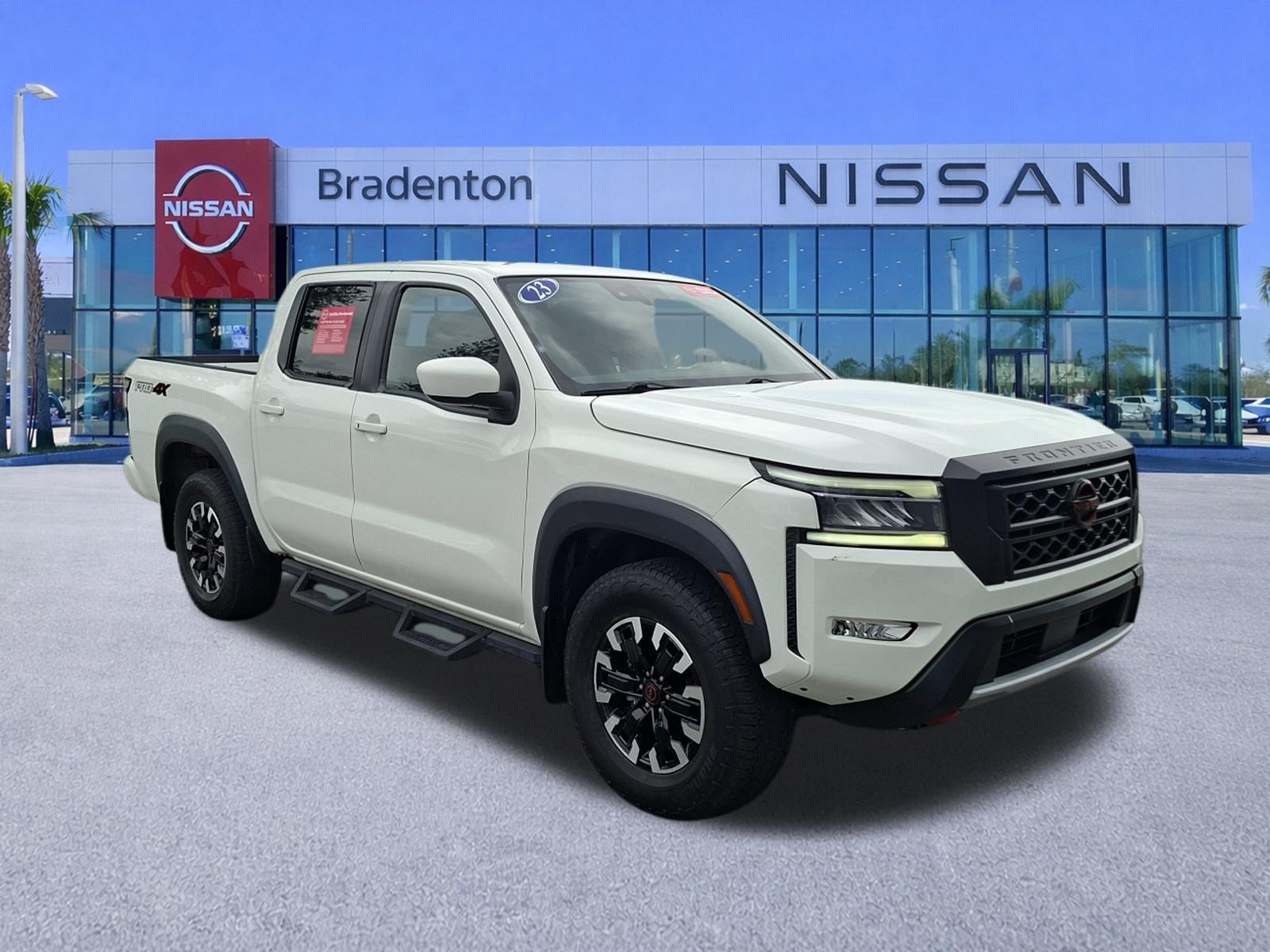 Used 2023 Nissan Frontier PRO-4X w/ Technology Package AWD/4WD image 3