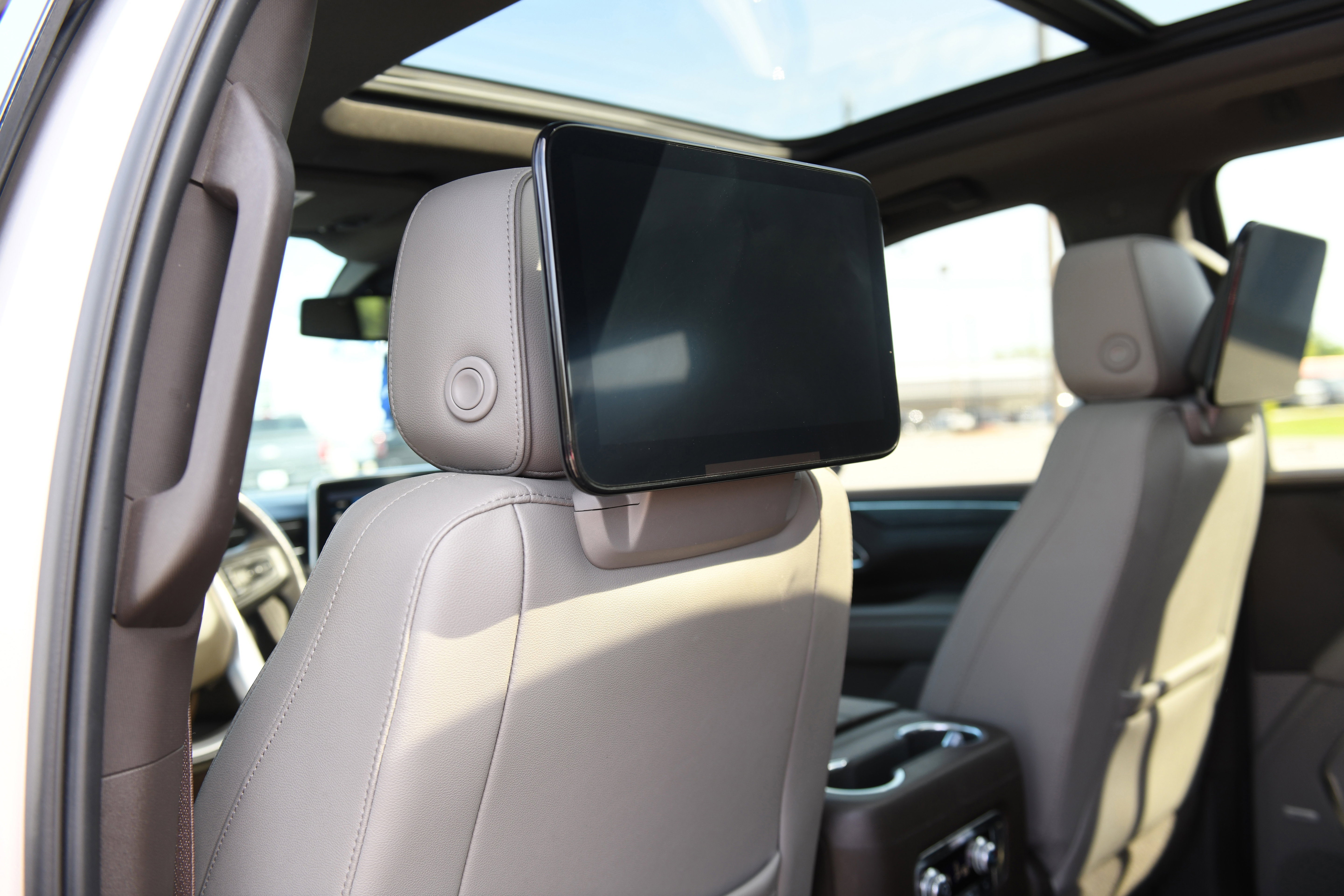 Used 2021 GMC Yukon SLT w/ SLT Luxury Plus Package image 16