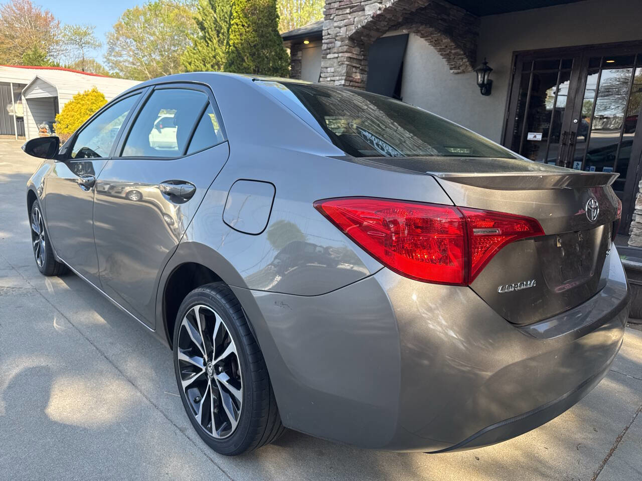 Used 2017 Toyota Corolla SE image 2