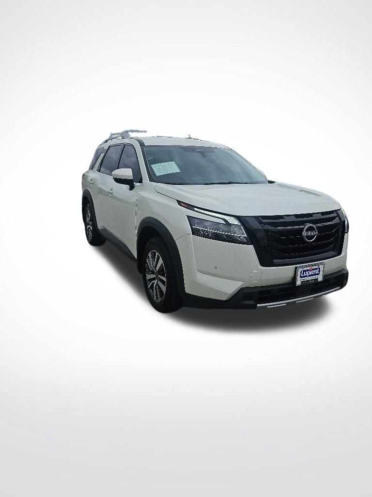 Used 2024 Nissan Pathfinder SL w/ Black Appearance Package FWD image 4