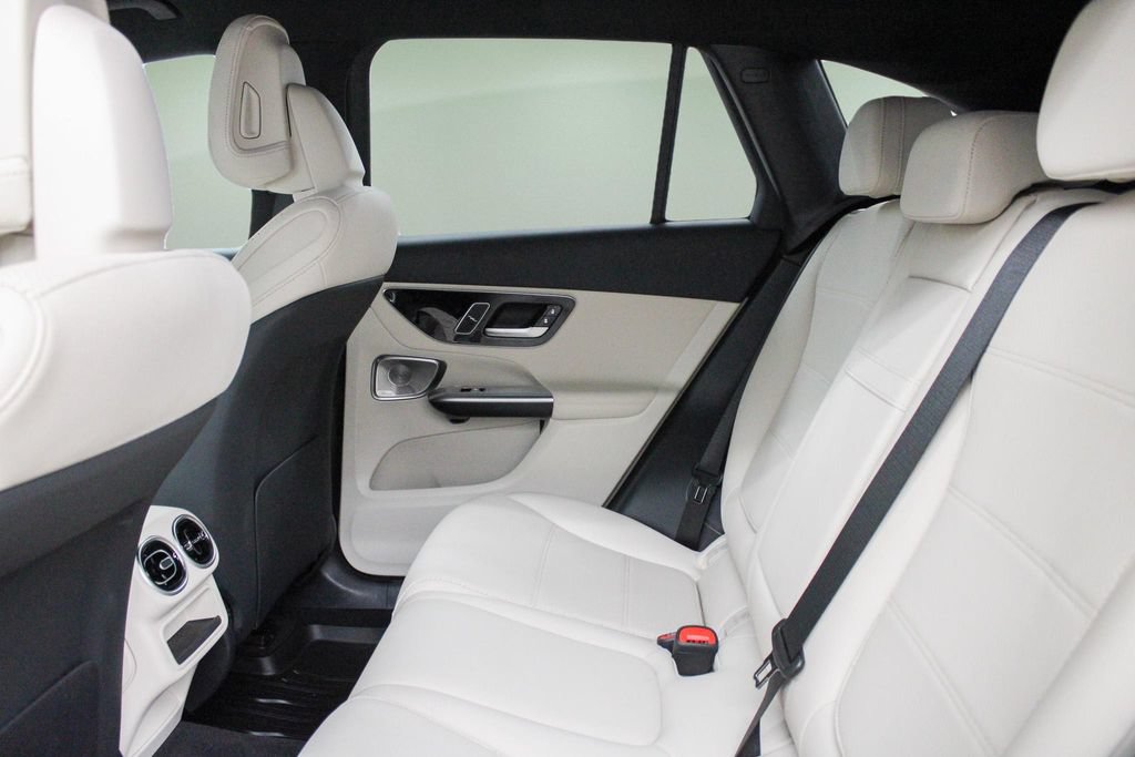 Used 2025 Mercedes-Benz GLC 300 image 26