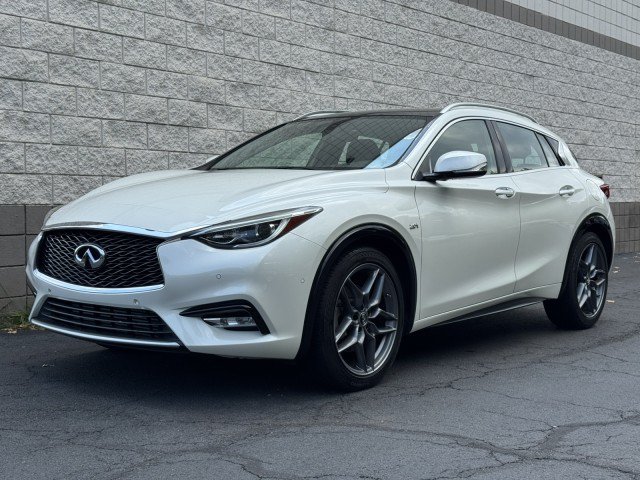 Used 2018 INFINITI QX30 Premium w/ Navigation Package FWD image 1