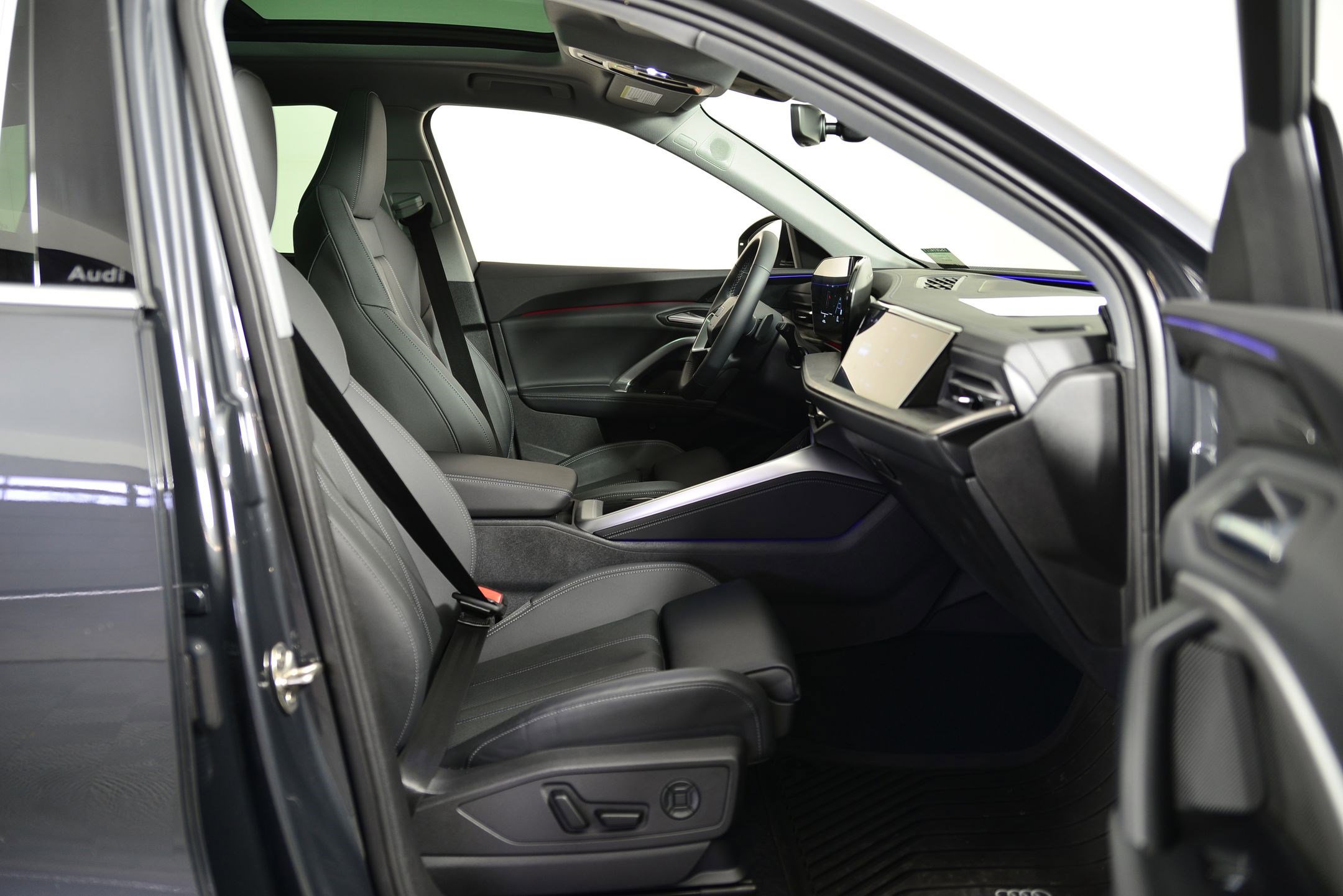 Certified 2025 Audi Q5 Prestige image 18