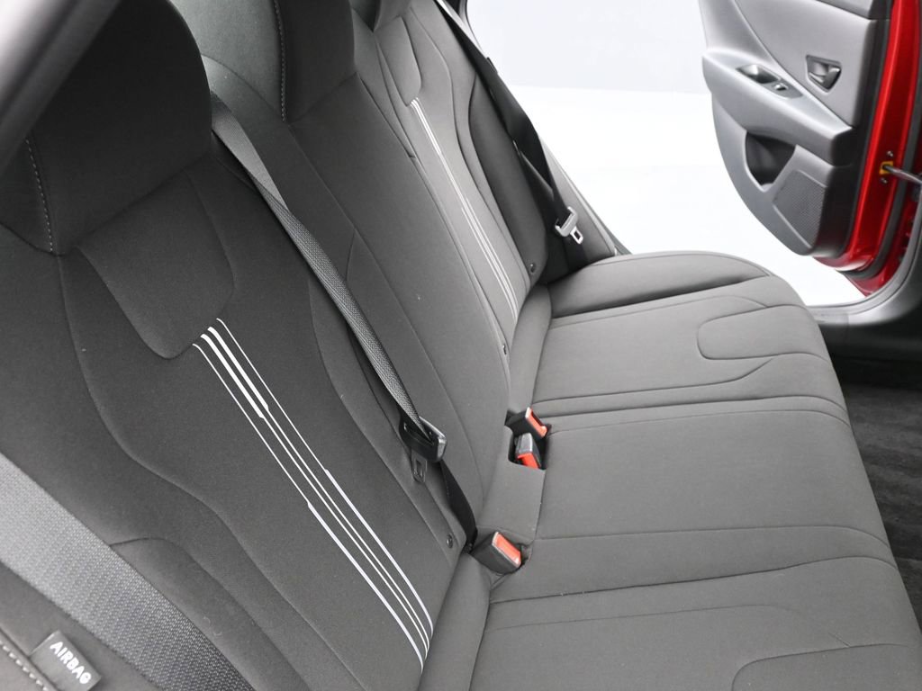 Certified 2025 Hyundai Elantra Sport image 13