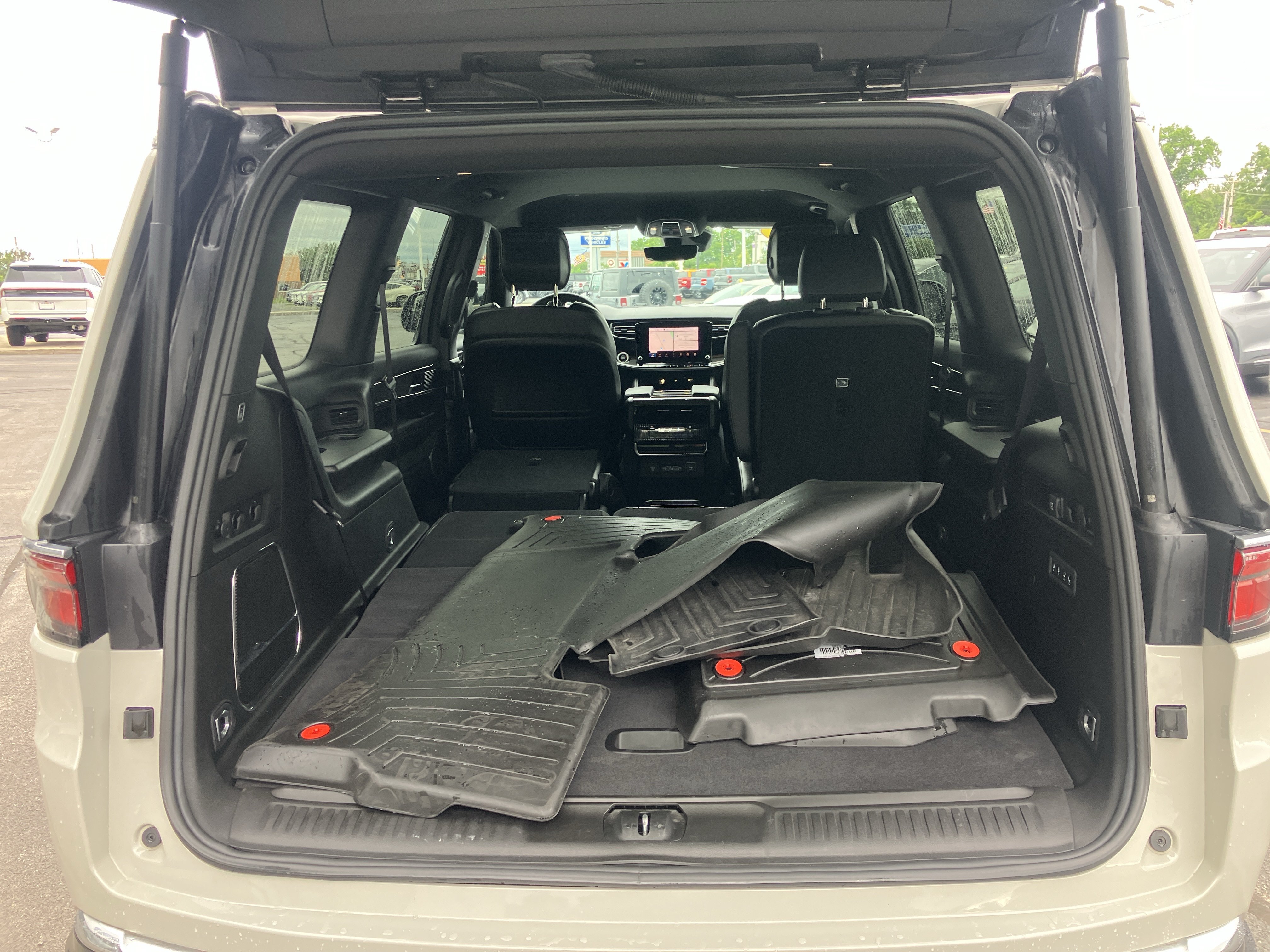 Used 2022 Jeep Wagoneer Series III w/ Flexible Seating Group AWD/4WD image 12