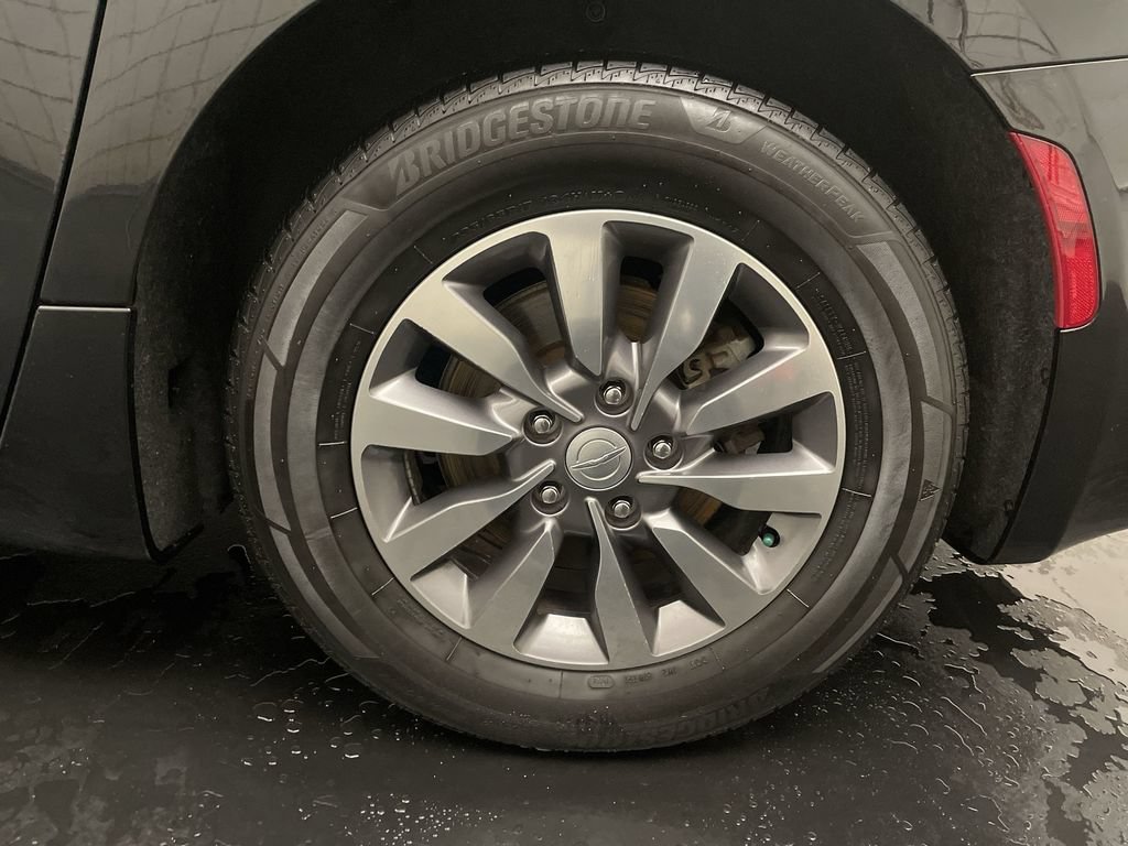 Used 2019 Chrysler Pacifica Touring-L Plus FWD image 26