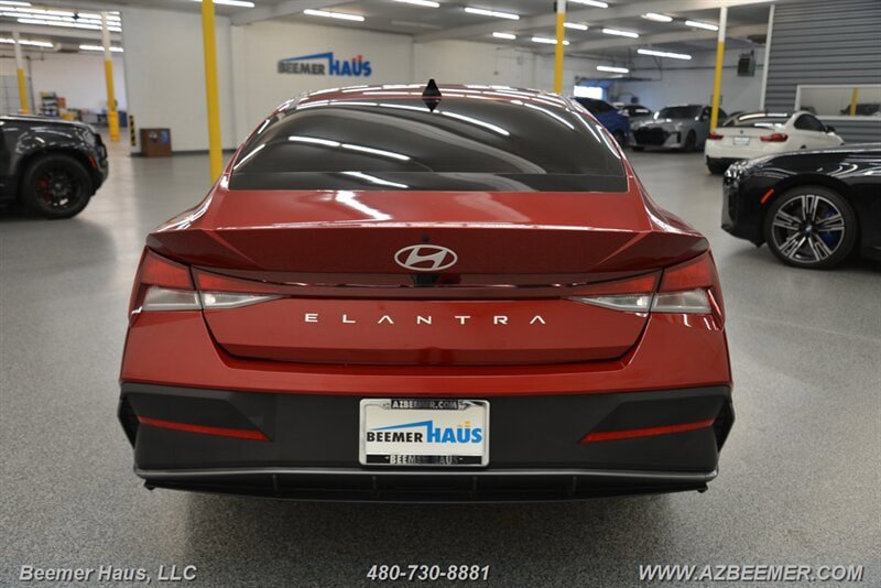 Used 2024 Hyundai Elantra SEL FWD image 10