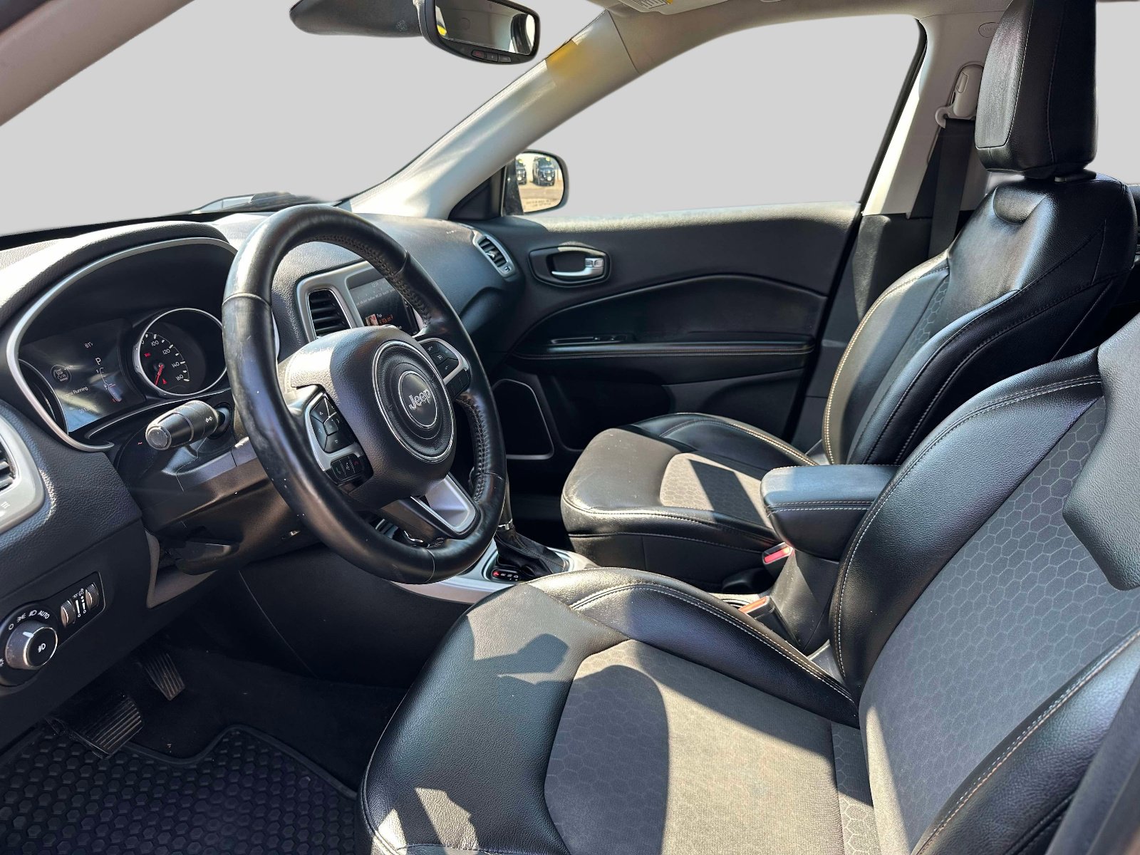 Used 2018 Jeep Compass Latitude w/ Popular Equipment Group image 16